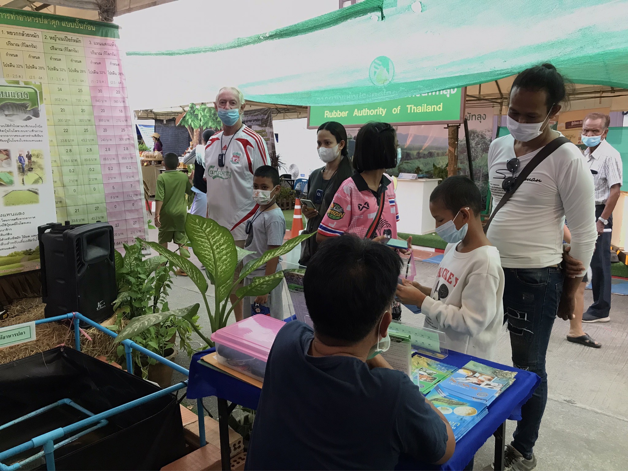 สำนักงานประมงจังหวัดพัทลุง ร่วมประจำบูธภายในงานกาชาด ของดีเมืองลุง ปี 2565 ณ บริเวณนิทรรศการของสำนักงานประมงจังหวัดพัทลุง..คลิก