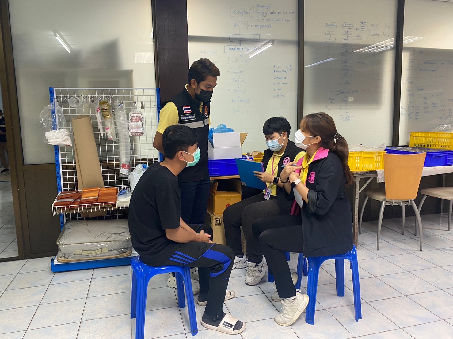 สำนักงานประมงจังหวัดภูเก็ต ร่วมกับชุดเฉพาะกิจตรวจสถานประกอบกิจการแปรรูปสัตว์น้ำ ภายใต้คำสั่งจังหวัดภูเก็ตที่ 3019/2565 ลงวันที่ 5 พฤษภาคม 2565 ดำเนินการออกตรวจสถานประกอบกิจการแปรรูปสัตว์น้ำ จำนวน 2 แห่ง..คลิก