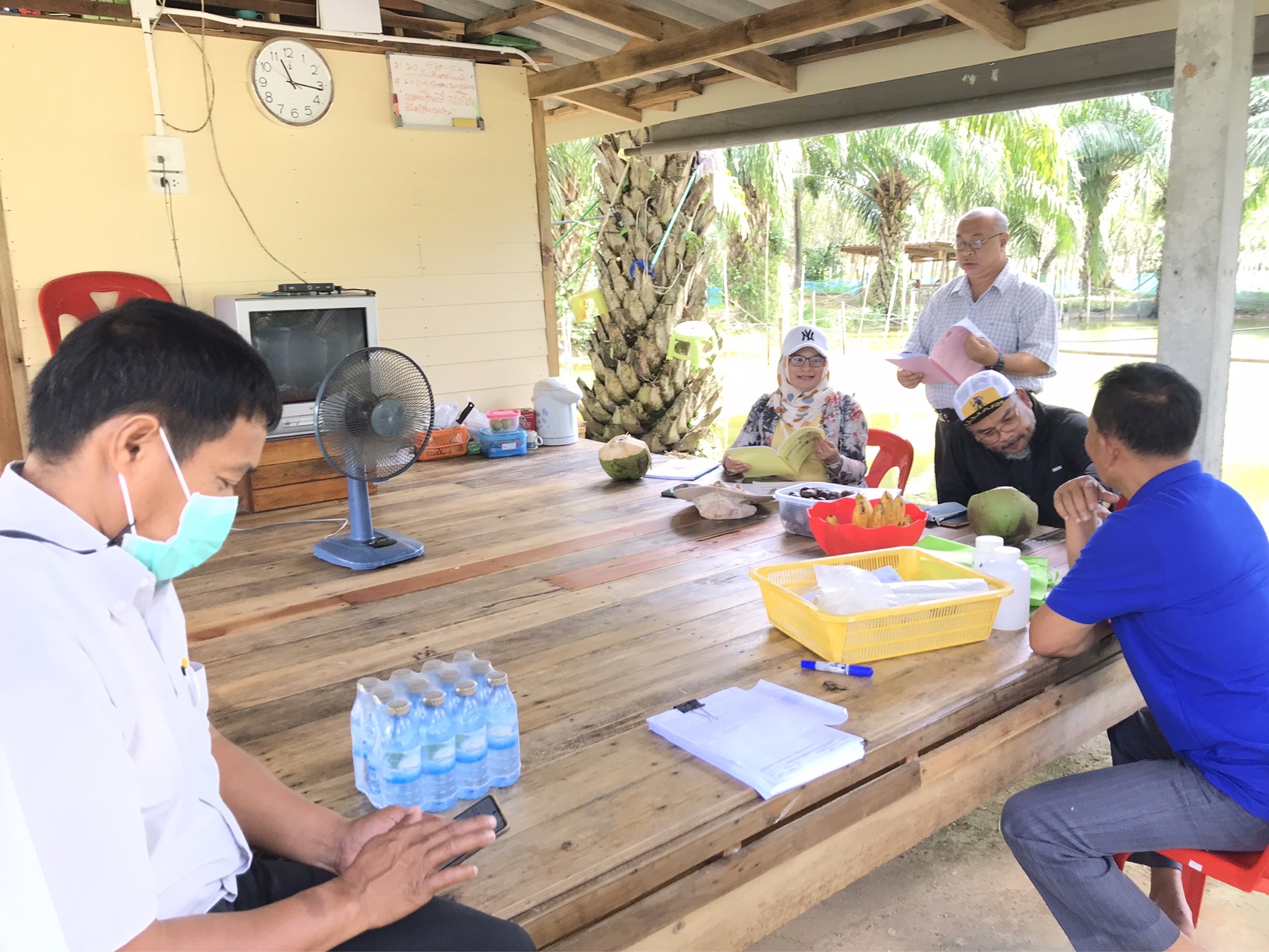 สำนักงานประมงจังหวัดพัทลุง ลงพื้นที่ร่วมกับเจ้าหน้าที่ศูนย์วิจัยและพัฒนาการเพาะเลี้ยงสำตว์น้ำชายฝั่งปัตตานี เข้าตรวจฟาร์มเพาะเลี้ยงสัตว์น้ำอินทรีย์..คลิก