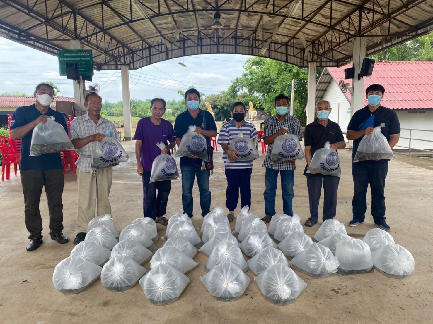 ดำเนินการมอบปัจจัยการผลิต แก่เกษตรกรที่เข้าร่วมโครงการเกษตรทฤษฎีใหม่ ประจำปีงบประมาณ 2565 ในพื้นที่อำเภอเชียงดาว..คลิก