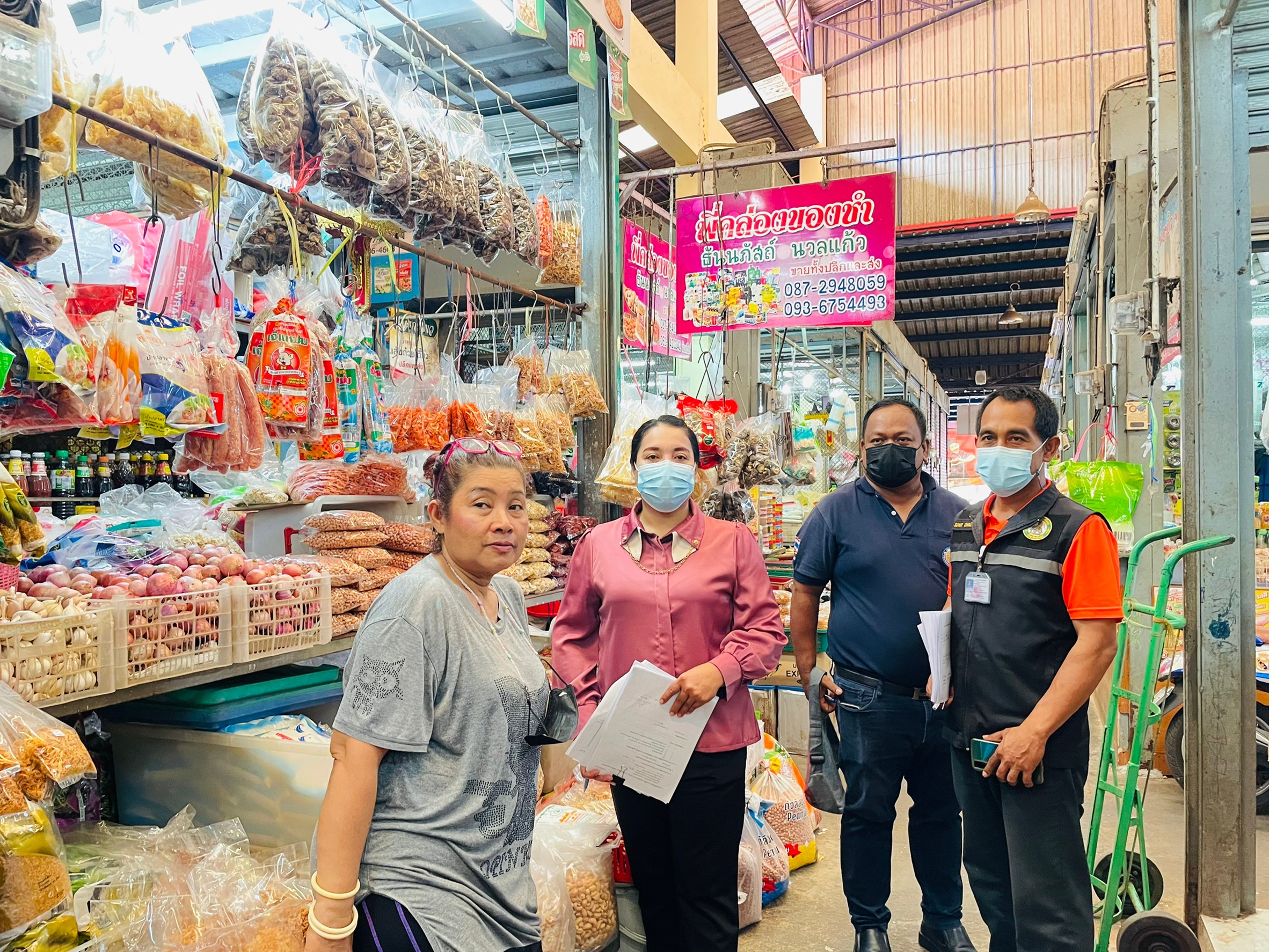 สำนักงานประมงจังหวัดพัทลุง ร่วมตรวจรับรอง ติดตามและตรวจต่ออายุ  ร้านอาหารวัตถุดิบปลอดภัย เลือกใช้สินค้า Q..คลิก