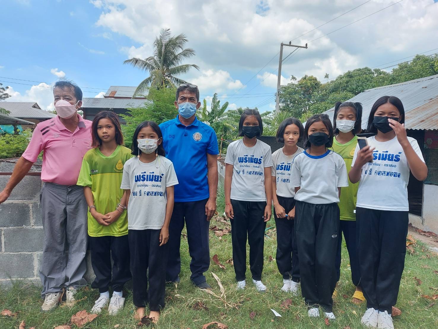 ตรวจเยี่ยมกิจกรรมการเลี้ยงปลาดุก และการเลี้ยงกบในบ่อซีเมนต์  และการเลี้ยงปลากินพืชในบ่อดิน..คลิก