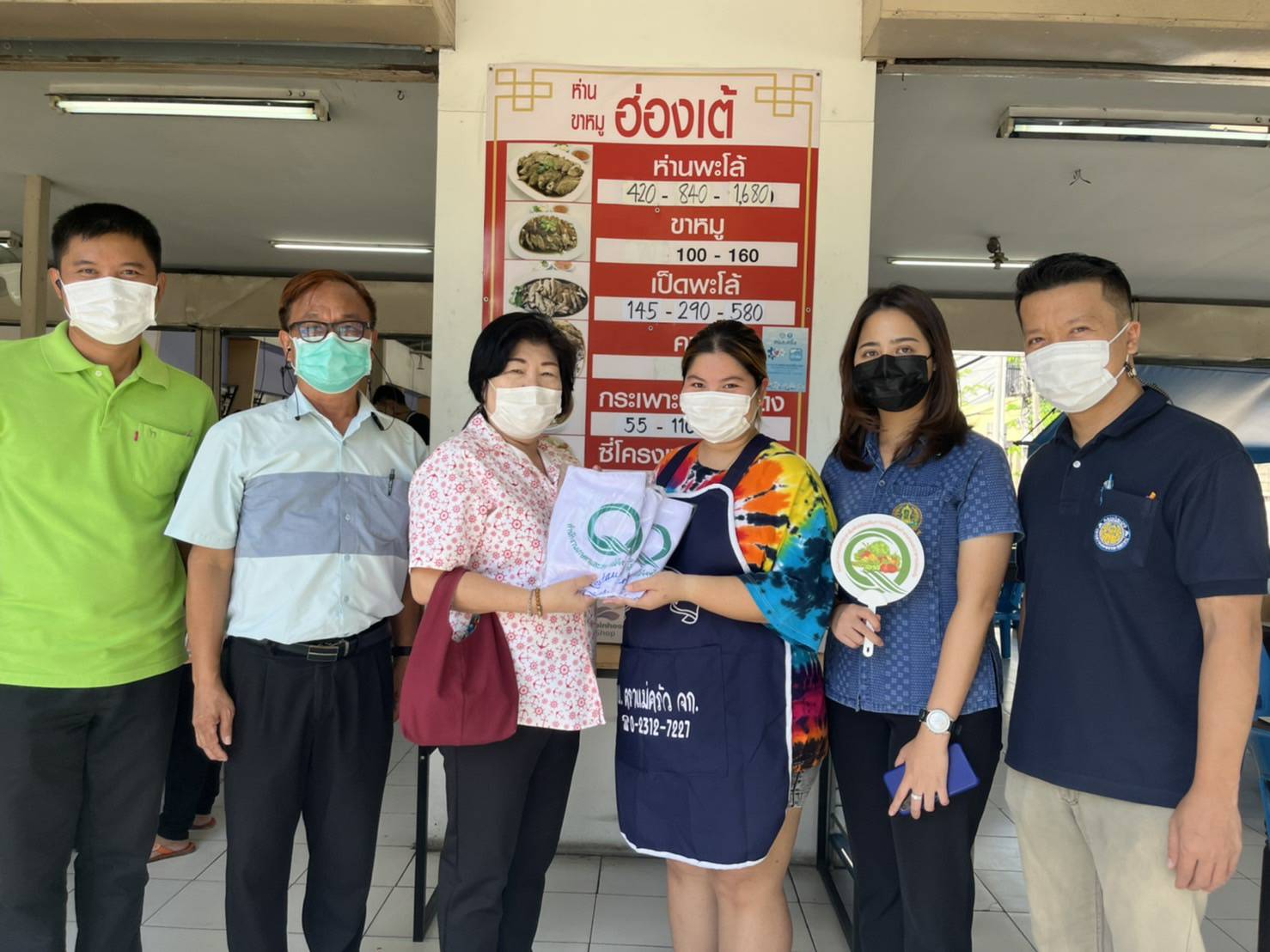 (อ.ปากเกร็ด) ตรวจประเมินและติดตามร้านอาหารวัตถุดิบปลอดภัย เลือกใช้สินค้า Q