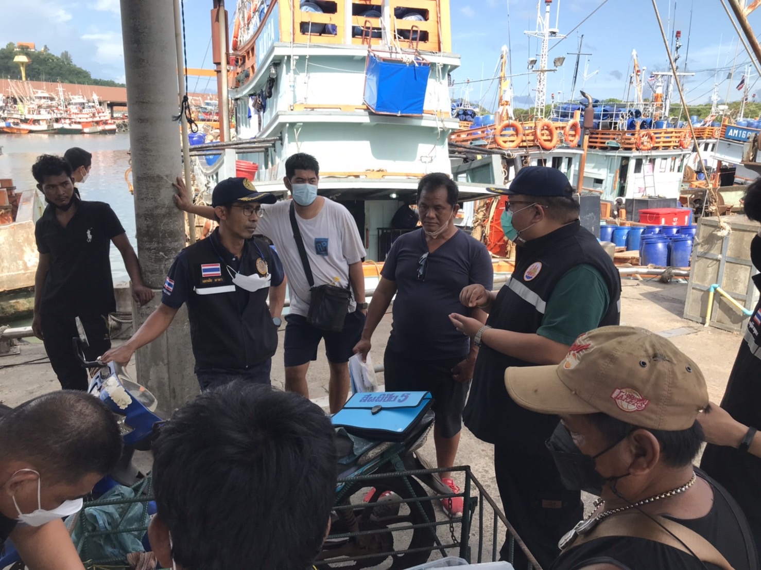 เข้าร่วมบูรณาการตรวจแรงงานต่างด้าวในพื้นที่จังหวัดภูเก็ต ที่เกี่ยวข้องกับภาคการประมง กับกองอำนวยการรักษาความมั่นคงภายในจังหวัดภูเก็ต..คลิก