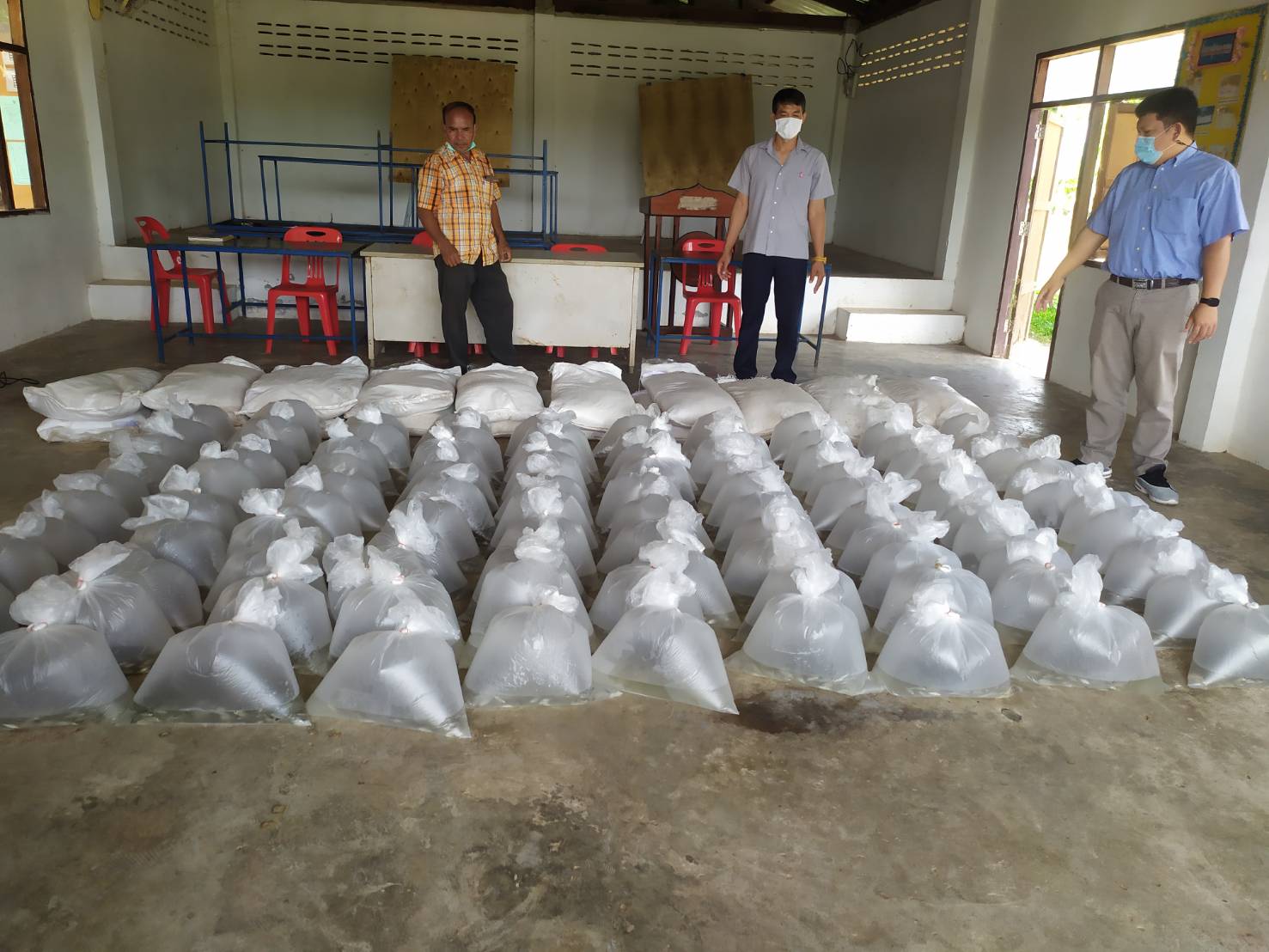 ประมงอุบลฯ เดินหน้ามอบปัจจัยการผลิต ภายใต้โครงการส่งเสริมการเลี้ยงปลาในนาข้าวอินทรีย์ งบกลุ่มจังหวัดภาคตะวันออกเฉียงเหนือตอนล่าง 2 ปี 2565