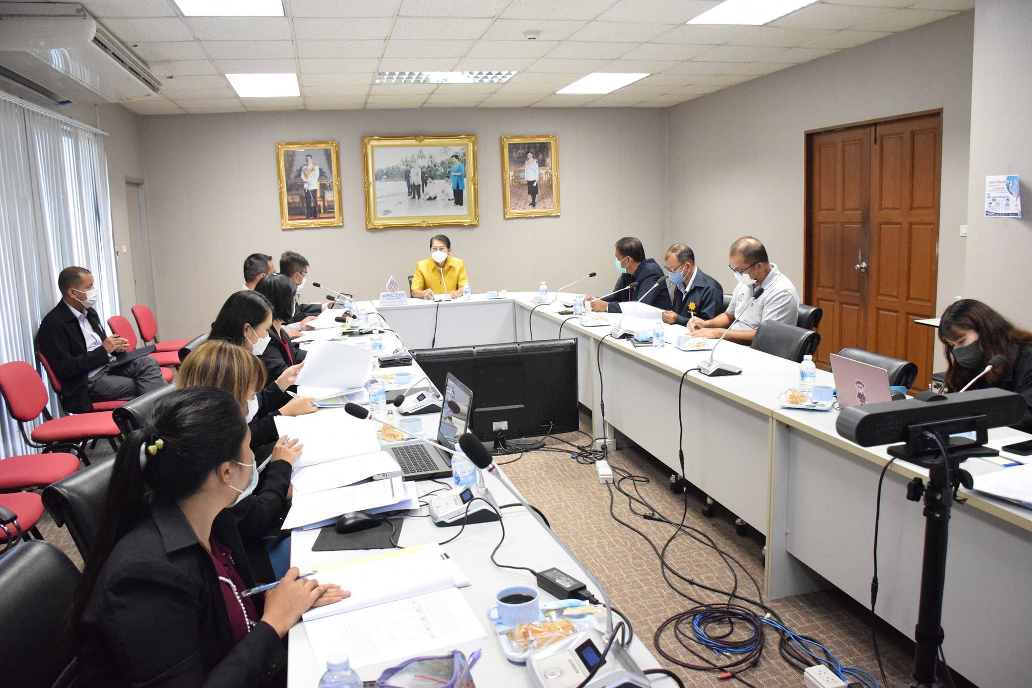 นายประพันธ์ ลีปายะคุณ รองอธิบดีกรมประมง เป็นประธานการประชุมหารือการกำหนดมาตรการควบคุมสินค้าสัตว์น้ำนำเข้าที่ส่งผลกระทบต่อระบบการเพาะเลี้ยงสัตว์น้ำภายในประเทศ..คลิก