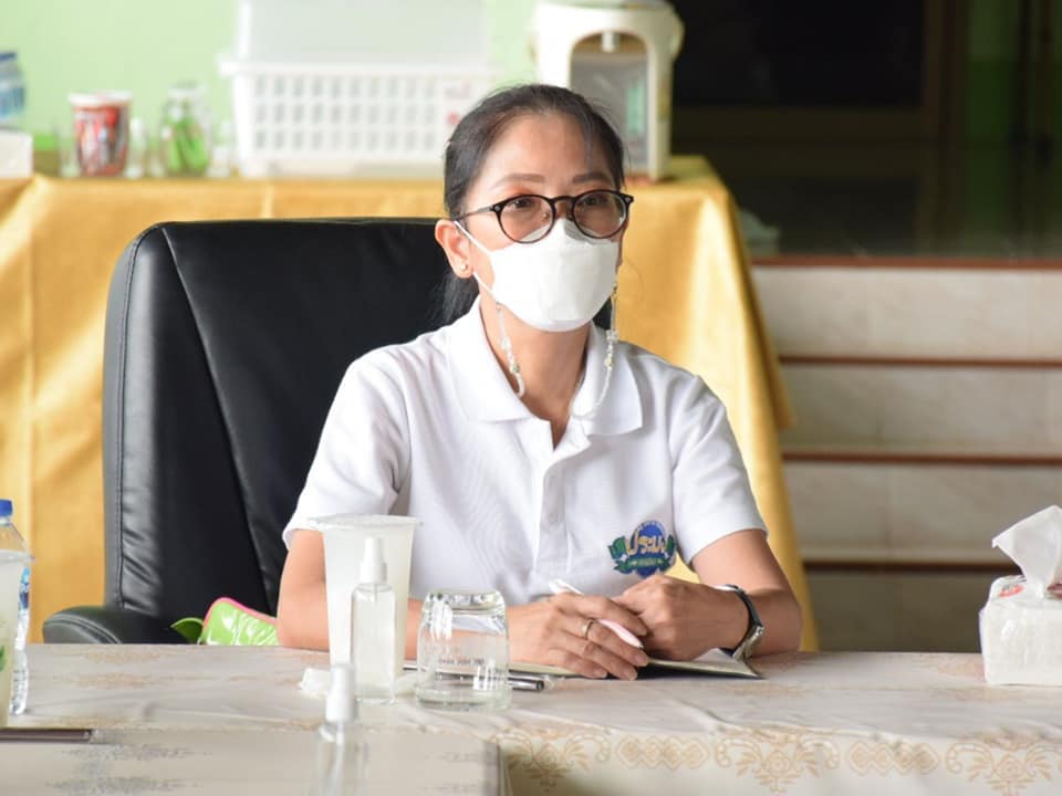 นายเฉลิมชัย สุวรรณรักษ์ อธิบดีกรมประมง พร้อมด้วยนายแสน ศรีงาม ผู้ตรวจราชการกรมประมง และ ดร.สุทธินี ลิ้มธรรมมหิศร ผู้อำนวยการกองวิจัยและพัฒนาการเพาะเลี้ยงสัตว์น้ำชายฝั่ง เยี่ยมชมฟาร์มเลี้ยงกุ้งทะเล SEA QUEEN FARM