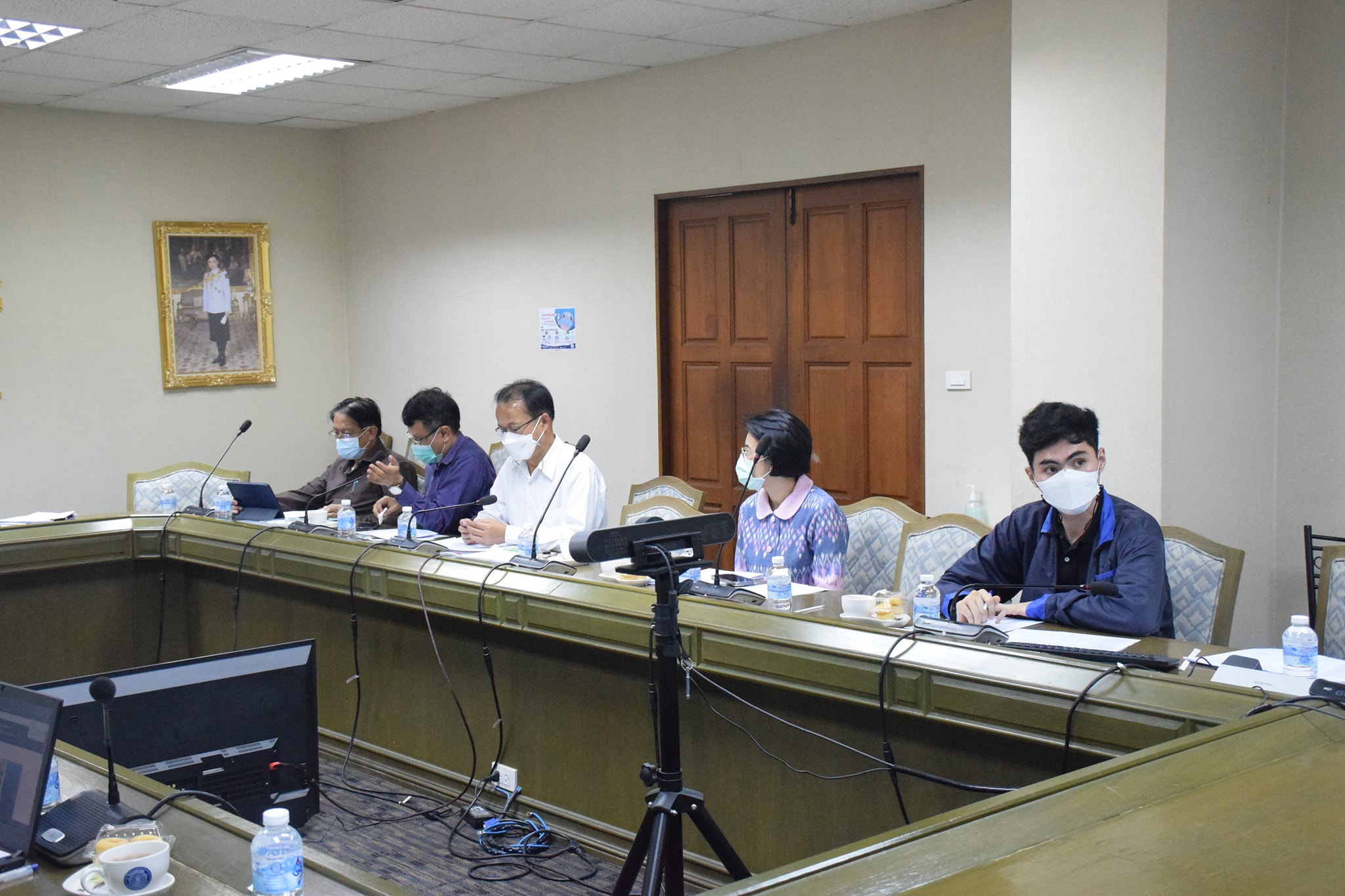 นายธนาวุฒิ กุลจิตติชนก ผู้ตรวจราชการกรม กรมประมง เป็นประธานการประชุมเพื่อหารือ เตรียมความพร้อม ติดตามความก้าวหน้าแผนฟื้นฟูผลผลิตกุ้งทะเลของประเทศไทย..คลิก