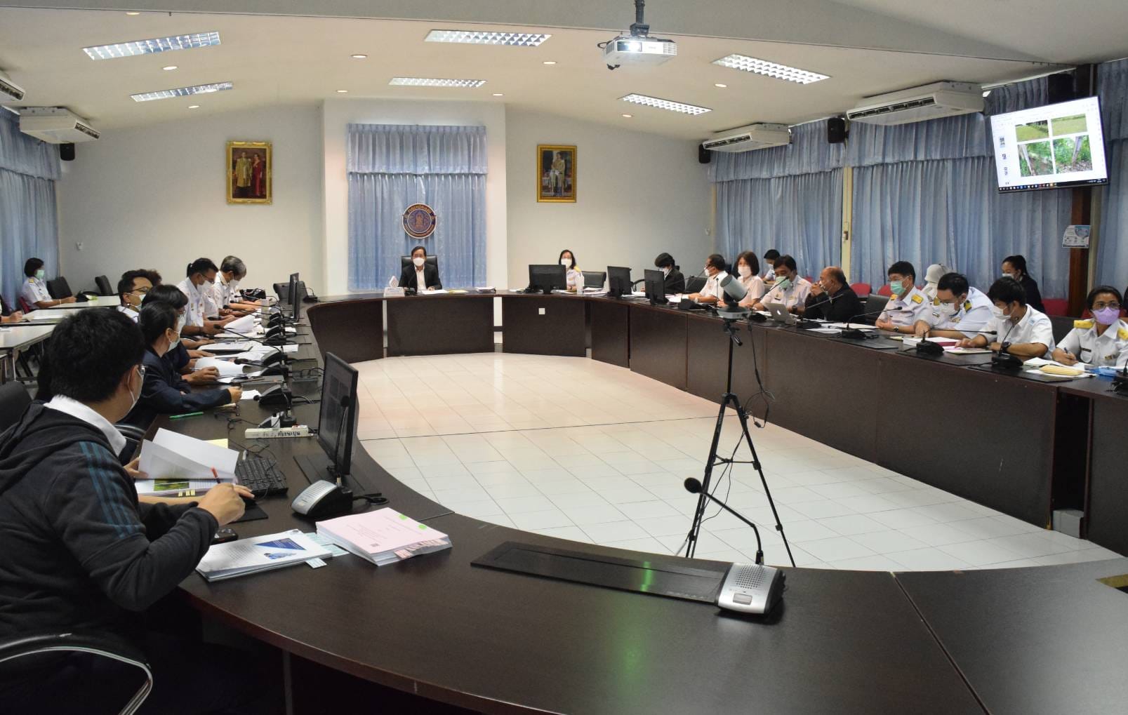 นายเฉลิมชัย สุวรรณรักษ์ อธิบดีกรมประมง เป็นประธานการประชุมเตรียมการชี้แจงงบประมาณต่อคณะอนุกรรมาธิการฯ งบประมาณรายจ่ายประจำปีงบประมาณ พ.ศ. 2566..คลิก