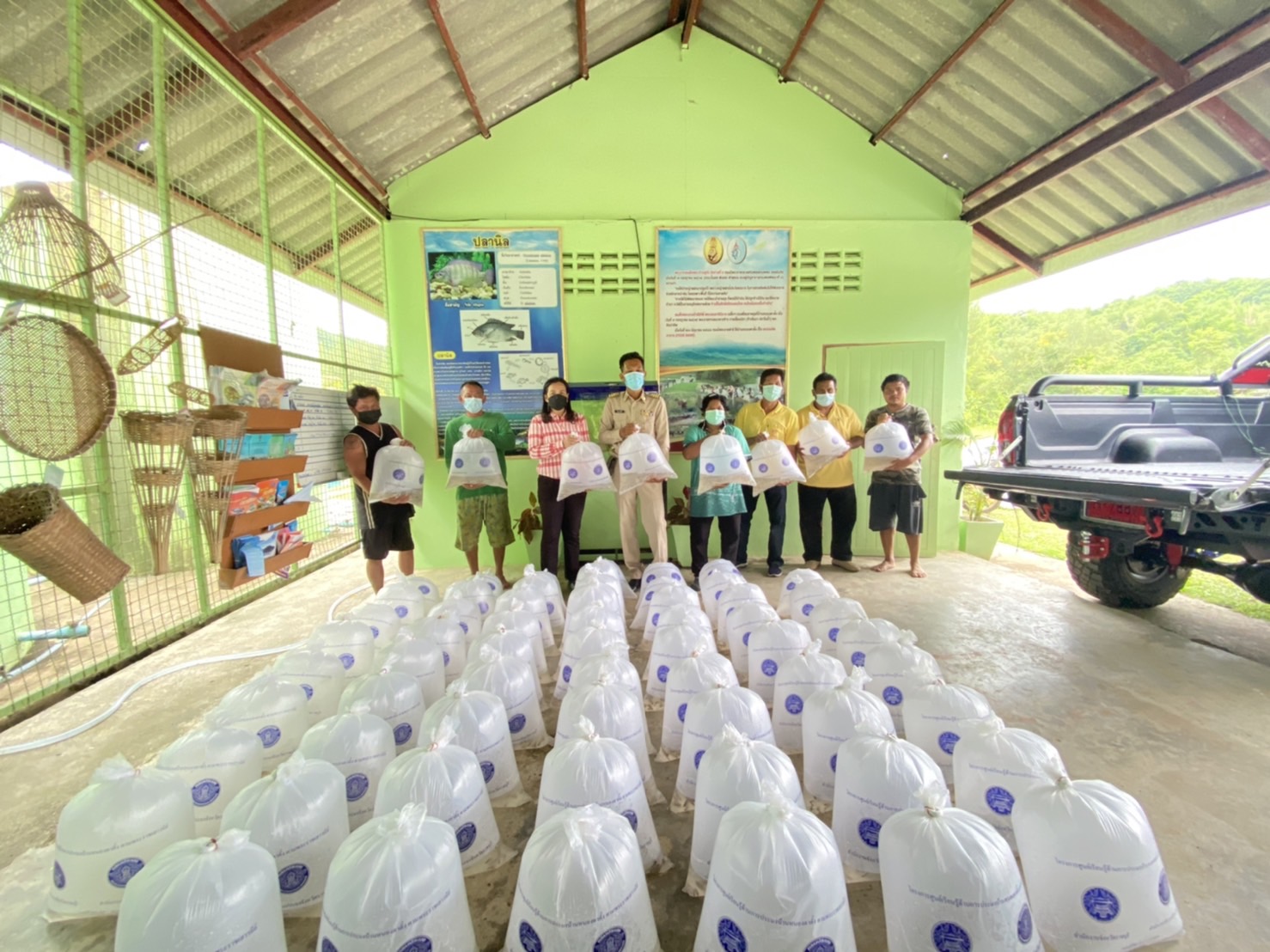 ลงพื้นที่ดำเนินการผสมเทียมปลายี่สกเทศ และรวบรวมลูกปลาตะเพียนและปลายี่สกเทศที่เพาะและอนุบาลไว้แจกจ่ายให้แก่เกษตรกรตามแนวชายแดน..คลิก