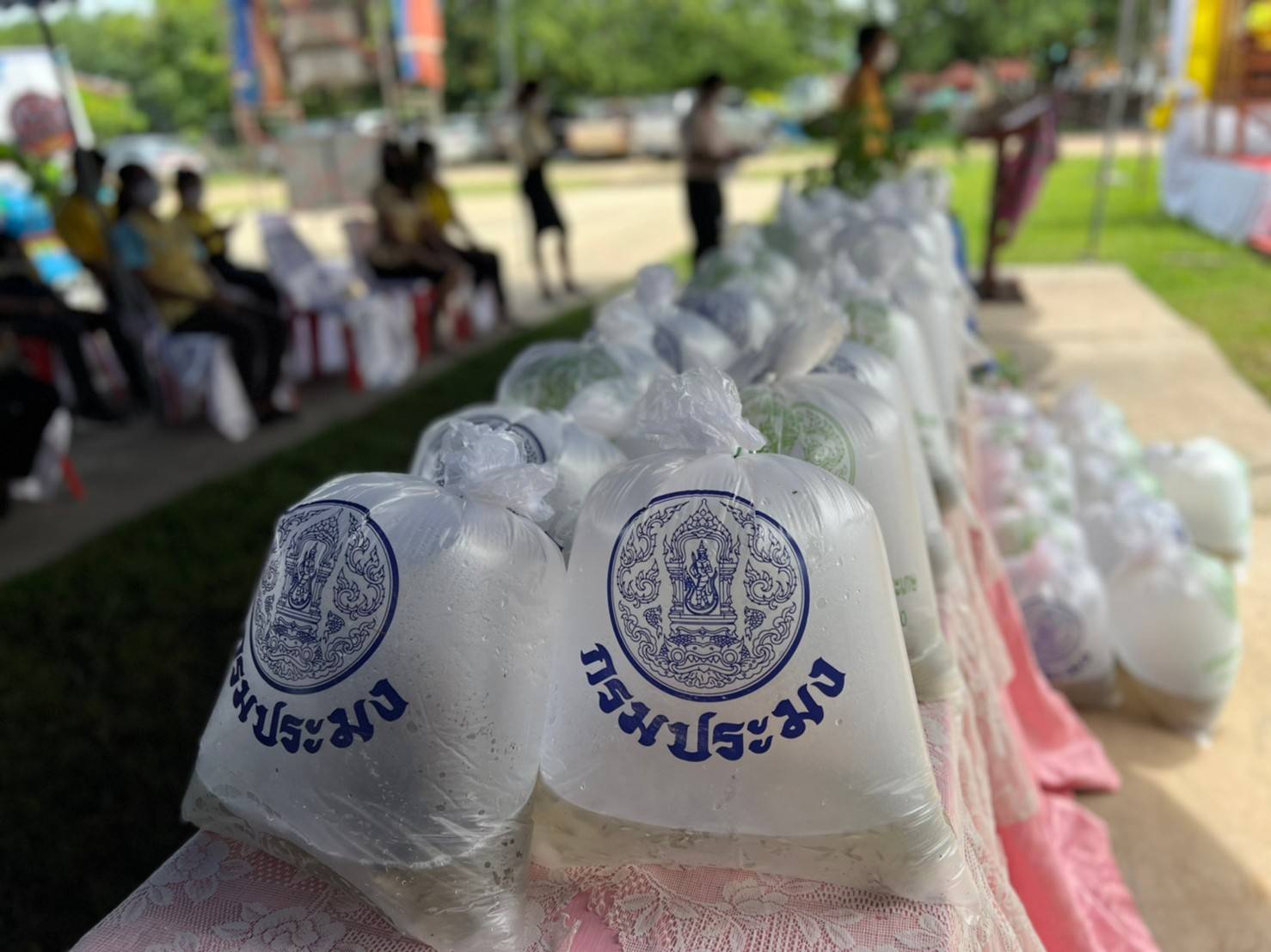 นายยุทธจิตร พวอินทร์ ประมงอำเภอขุขันขันธ์ บูรณางานโครงการปศุสัตว์เคลื่อนที่เฉลิมพระเกียรติ เนื่องในโอกาสมหามงคลเฉลิมพระชนมพรรษาพระบาทสมเด็จพระวชิรเกล้าเจ้าอยู่หัว ประจำปี พ.ศ.2565..คลิก