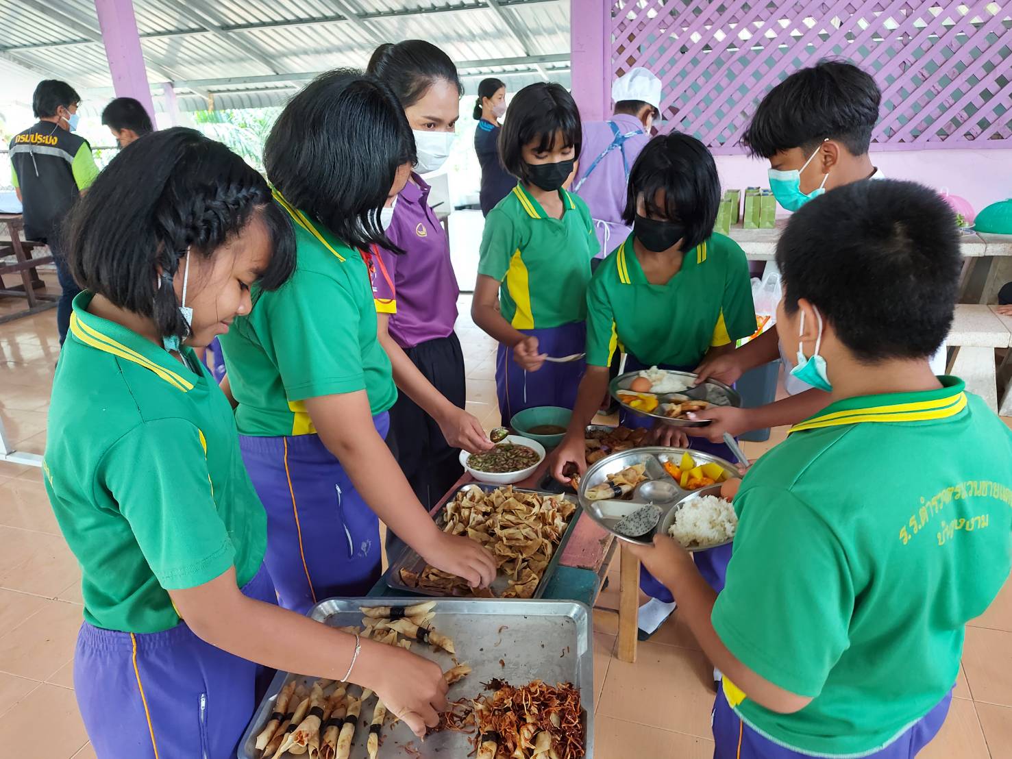 จัดฝึกอบรมและสาธิตด้านโภชนาการปลาและการแปรรูปสัตว์น้ำ