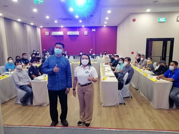 นางเพราลัย? นุช?หมอน? หัวหน้าผู้เชี่ยวชาญรักษาการผู้ทรงคุณวุฒิด้านการประมง? เป็นวิทยากรในการประชุม?เชิงปฏิบัติการ? 