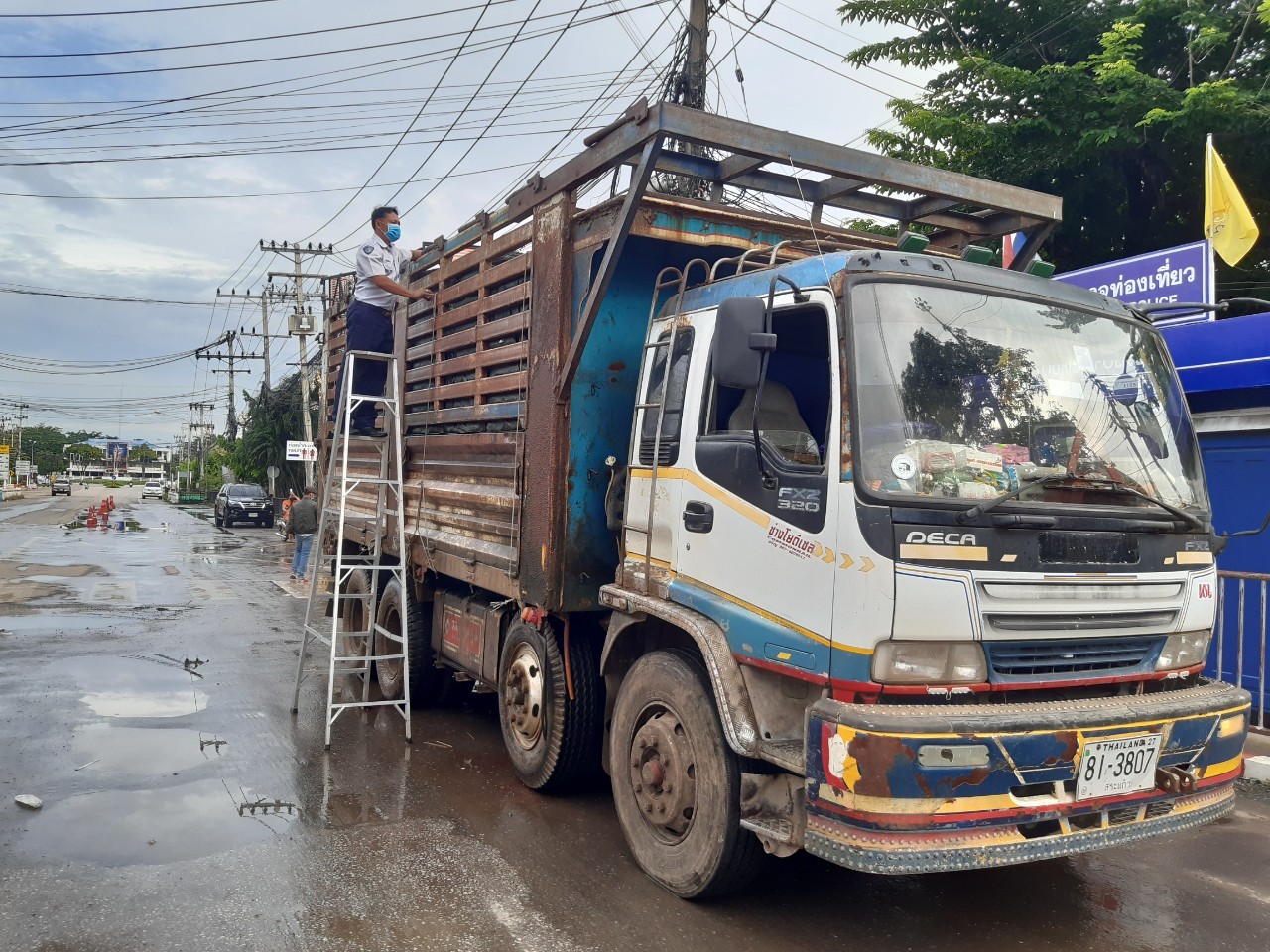 ตรวจสินค้าประมงที่นำเข้า ส่งออก ทางจุดผ่านแดนถาวรบ้านคลองลึก..คลิก