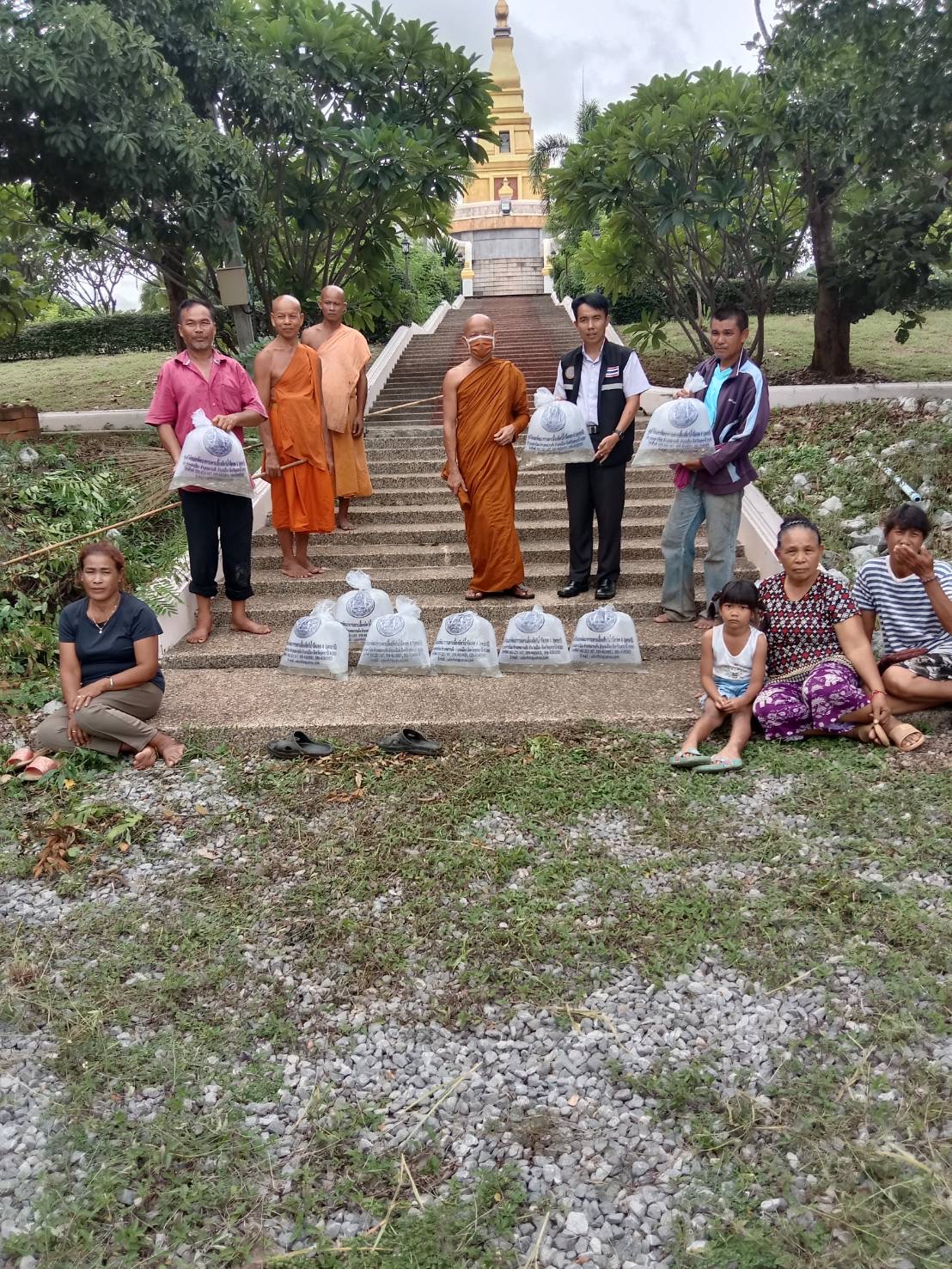 วันที่ 12 กรกฎาคม 65  นายวิทยา ประเสริฐสังข์ ประมงอำเภอโนนสังร่วมกับผู้ใหญ่บ้านและนำชุมชน วัดป่าพรมวิหาร และโรงเรียน รับพันธุ์สัตว์น้ำเพื่อปล่อยในแหล่งน้ำ ภายใต้โครงการบริหารจัดการแหล่งน้ำชุมชน และแหล่งน้ำขยายผลโครงการอันเนื่องมาจากพระราชดำริ กิจกรรม ประมงโรงเรียน พันธุ์ปลาตะเพียนขาว จำนวน 60,000 ตัว ดังนี้..คลิก