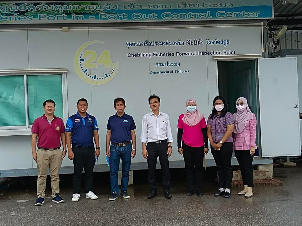 วันที่ 12 กรกฎาคม 2565 : มอบนโยบายและสร้างขวัญกำลังใจ นายอานันต์ อัลมาตร์ ผู้อำนวยการกองตรวจสอบเรือประมง สินค้าสัตว์น้ำ และปัจจัยการผลิต ได้เดินทางมาตรวจเยี่ยมศูนย์บริหารจัดการด่านตรวจประมงเขต 9 (สตูล) โดยมีนายซุลกีฟลี ลติฟีปุตรา ผู้อำนวยการศูนย์บริหารจัดการด่านตรวจประมงเขต 9 (สตูล) พร้อมเจ้าหน้าที่ศูนย์ฯ ให้การต้อนรับ..คลิก