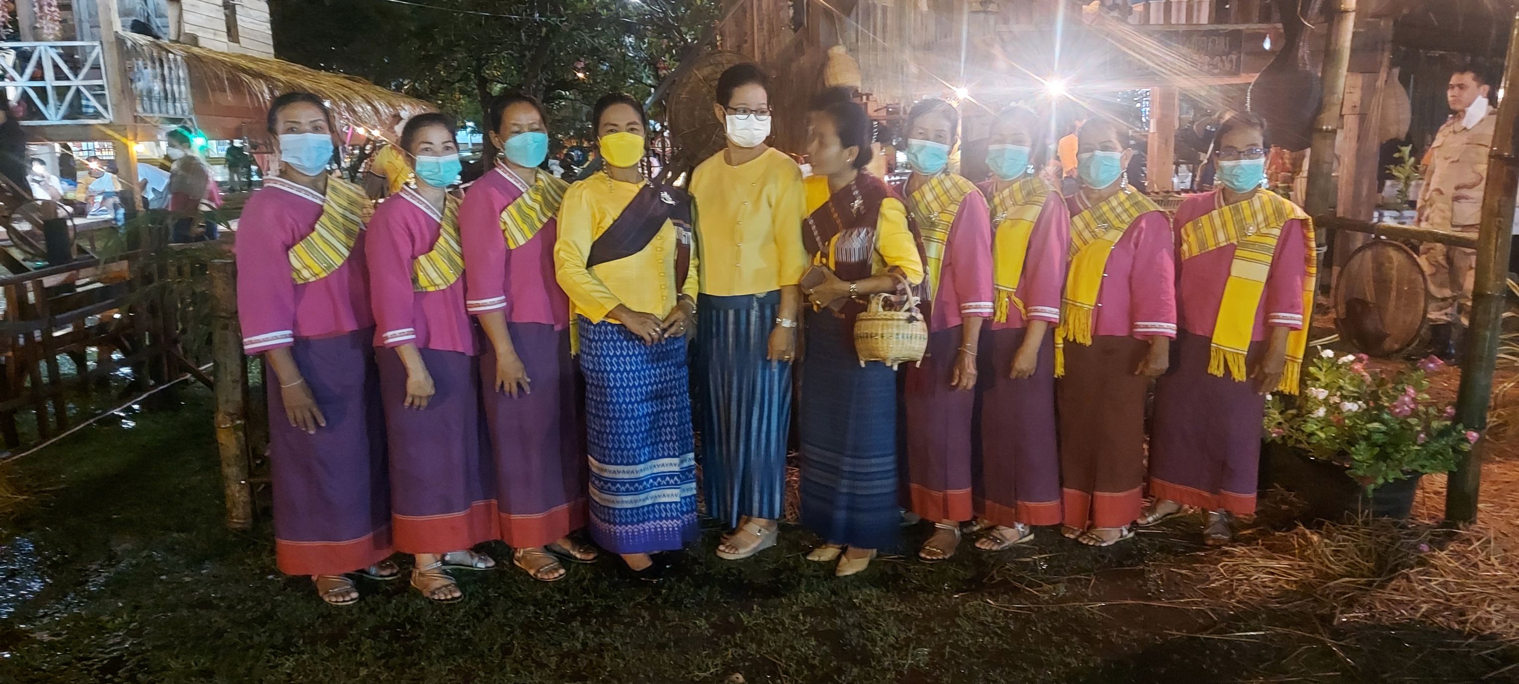 ประมงอำเภอวารินชำราบ  ร่วมชมนิทรรศการบ้านเรือนไทยโบรานกลุ่มอำเภอวารินชำราบ 