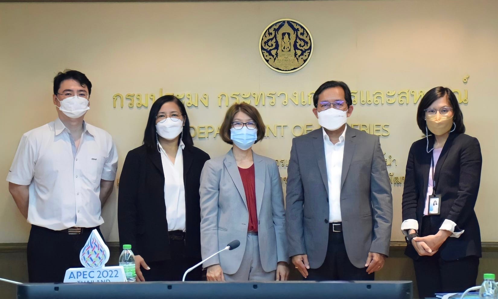 นายเฉลิมชัย สุวรรณรักษ์ อธิบดีกรมประมง อนุญาตให้คณะผู้บริหาร บริษัท ปตท. สำรวจและผลิตปิโตรเลียม จำกัด (มหาชน) หรือ ปตท.สผ. เข้าพบเพื่อเยี่ยมคารวะ แนะนำบริษัทฯ และนำเสนอโครงการที่มีความร่วมมือกับกรมประมง..คลิก