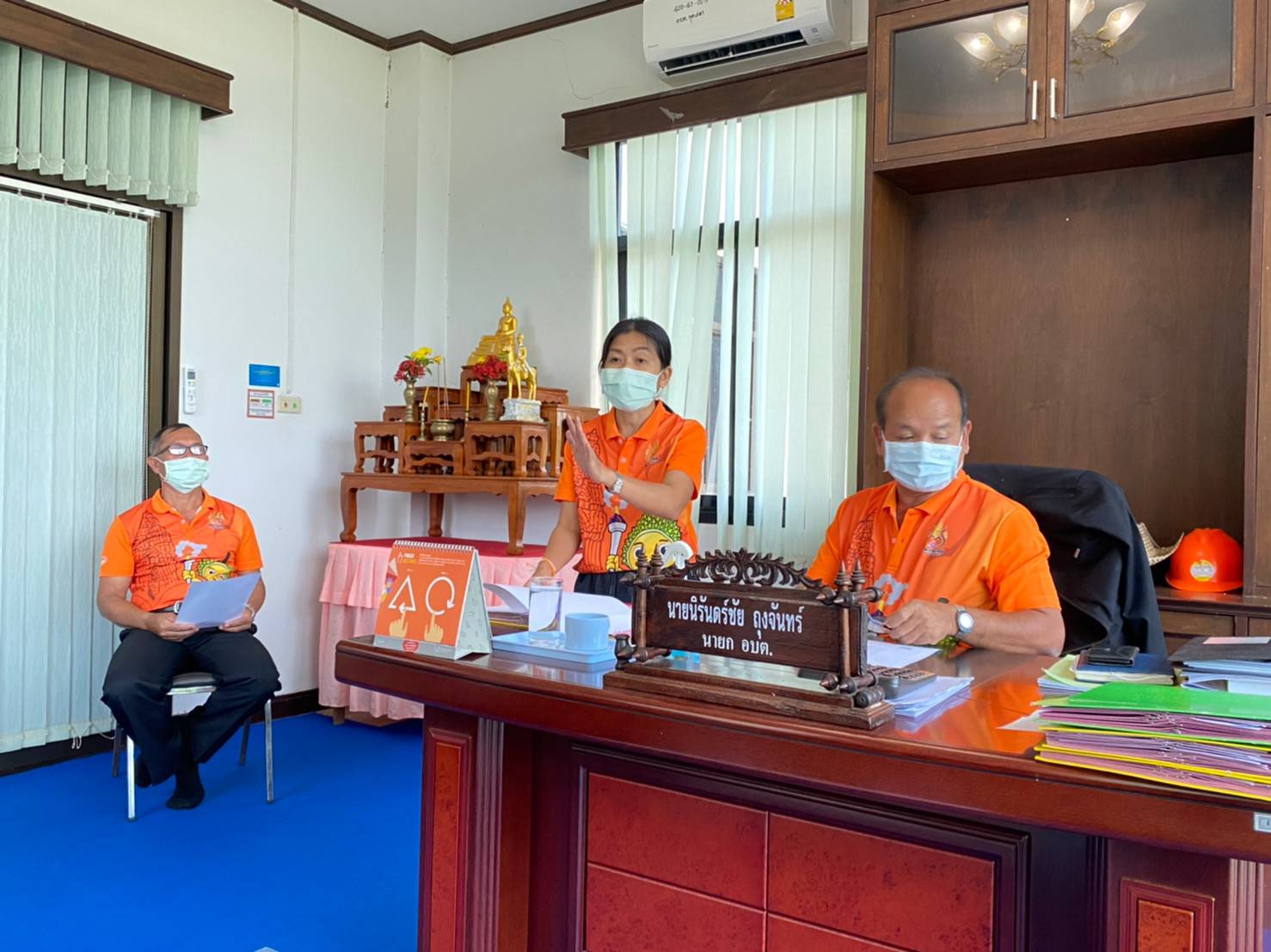 นายปรีชา งอกนาวัง หัวหน้ากลุ่มบริหารจัดการด้านการประมง และนายสมหมาย โกศล ประมงอำเภอกันทรลักษ์ พร้อมด้วยเจ้าหน้าที่ ร่วมหารือนายกองค์การบริหารส่วนตำบลกุดเสลา ประชุมเตรียมความพร้อมจัดงานพิธีปล่อยพันธุ์สัตว์น้ำ..คลิก
