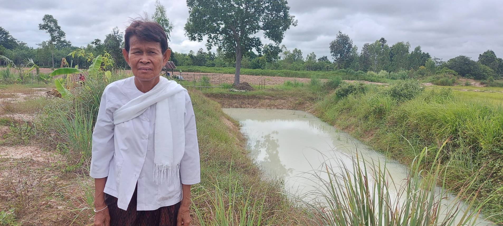 ประมงอำเภอสว่างวีระวงศ์ เยี่ยมเยียน ติดตามเกษตรกรที่เข้าร่วมโครงการเกษตรทฤษฎีใหม่ (5 ประสาน สืบสานเกษตรทฤษฎีใหม่ ถวายในหลวง) ประจำปี 2560 ในพื้นที่อำเภอสว่างวีระวงศ์