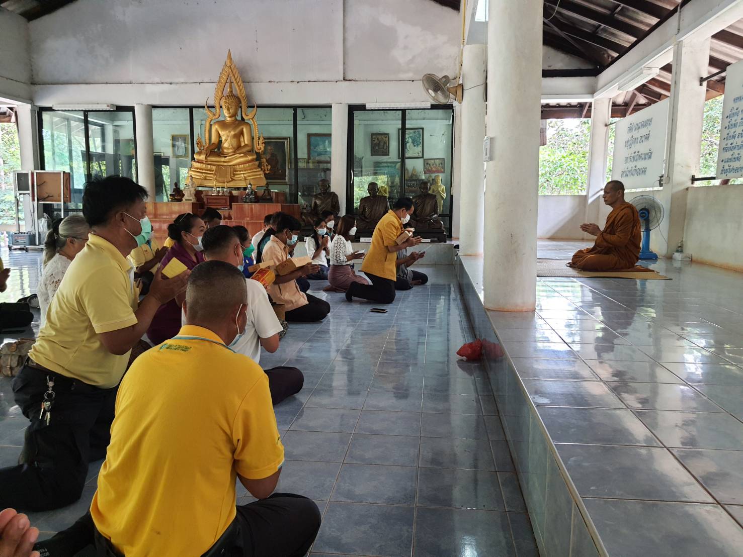  ประมงอำเภอโขงเจียม ร่วมถวายเทียนพรรษา พร้อมกับหัวหน้าส่วนราชการอำเภอโขงเจียมที่วัดป่าศรีแสงธรรม 