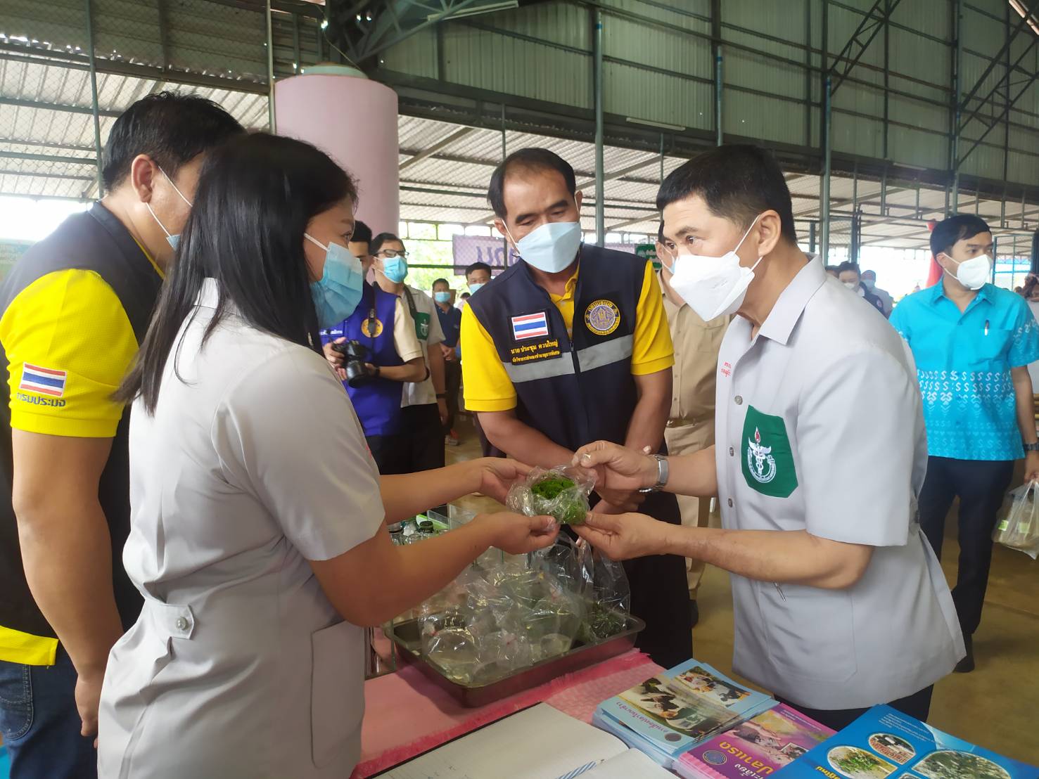 ประมงอุบลฯ  บูรณางานร่วมศูนย์วิจัยและพัฒนาประมงน้ำจืดอุบลราชธานี ออกหน่วยบริการจังหวัดเคลื่อนที่         