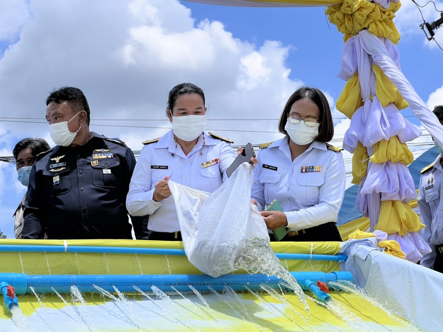 พิธีปล่อยพันธุ์สัตว์น้ำเฉลิมพระเกียรติ เนื่องในวันเฉลิมพระชนมพรรษา พระบาทสมเด็จพระปรเมนทรรามาธิบดีศรีสินทรมหาวชิราลงกรณ พระวชิรเกล้าเจ้าอยู่หัว..คลิก