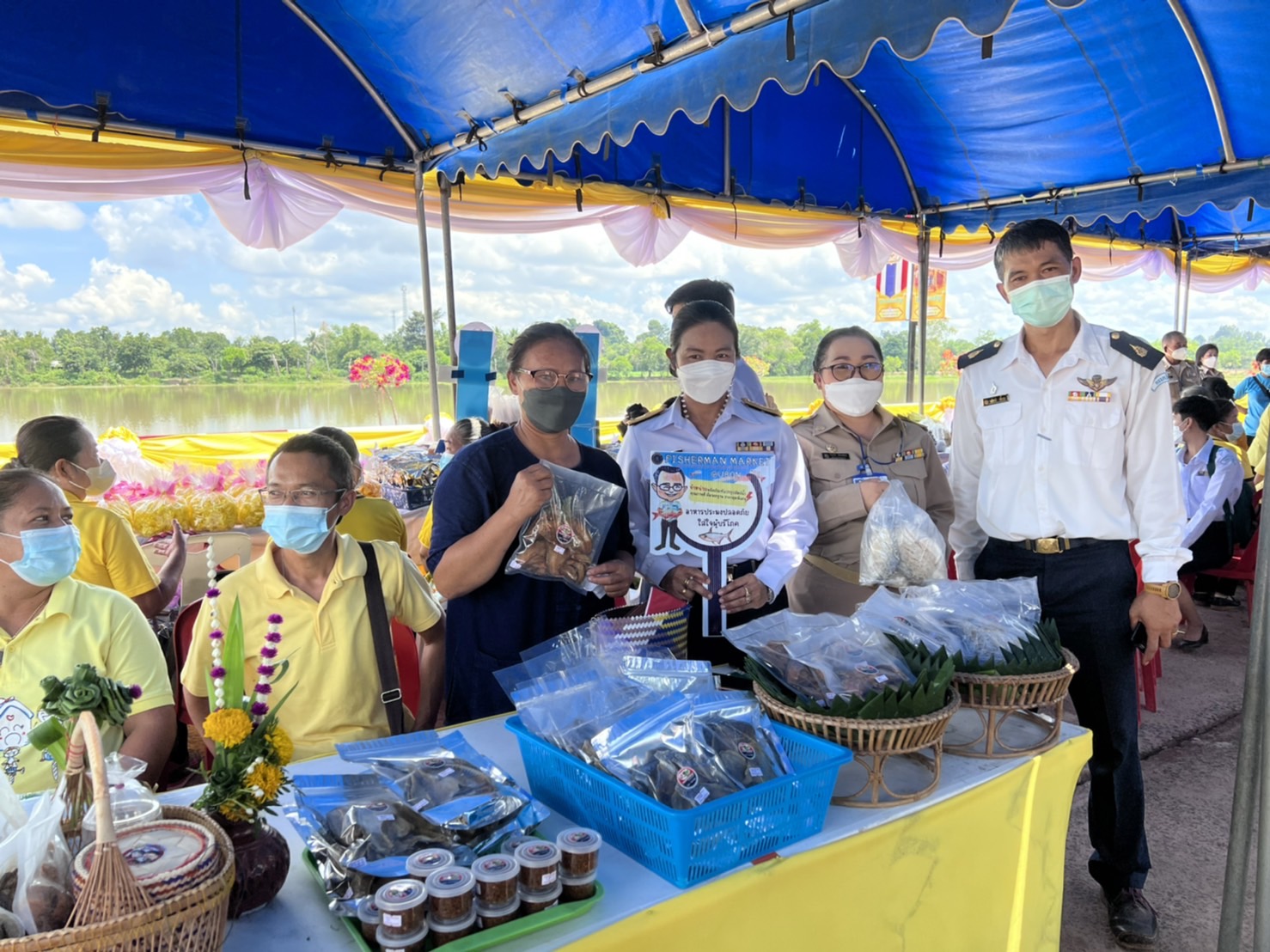คึกคัก!!! ประมงอุบลฯ ลุยเปิดตลาด ภายใต้ธีม Fisherman Market งานพิธีปล่อยพันธุ์สัตว์น้ำเนื่องในวันเฉลิมพระชนมพรรษาพระบาทสมเด็จพระปรเมนทรรามาธิบดีศรีสินทรมหาวชิราลงกรณ พระวชิรเกล้าเจ้าอยู่หัว..คลิก