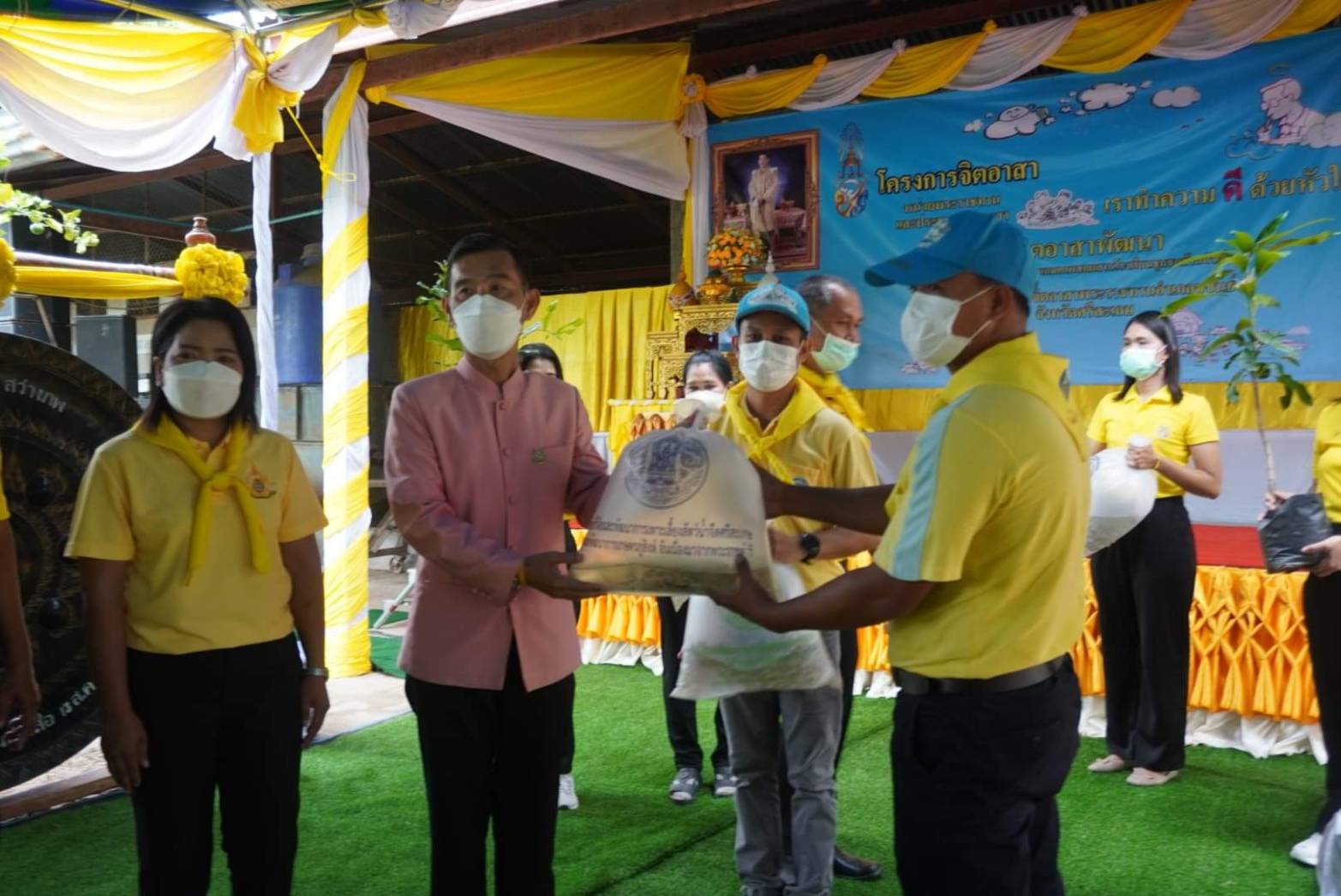 วันที่ 26 กรกฎาคม 2565 นายยุทธจิตร พวงอินทร์ ประมงอำเภอขุขันธ์ เข้าร่วมกิจกรรมถวายราชสักการะเนื่องในวันเฉลิมพระชนมพรรษาพระบาทสมเด็จพระปรเมนทรรามาธิบดีศรีสินทรมหาวชิราลงกรณ พระวชิรเกล้าเจ้าอยู่หัว 28 กรกฎาคม 2565..คลิก