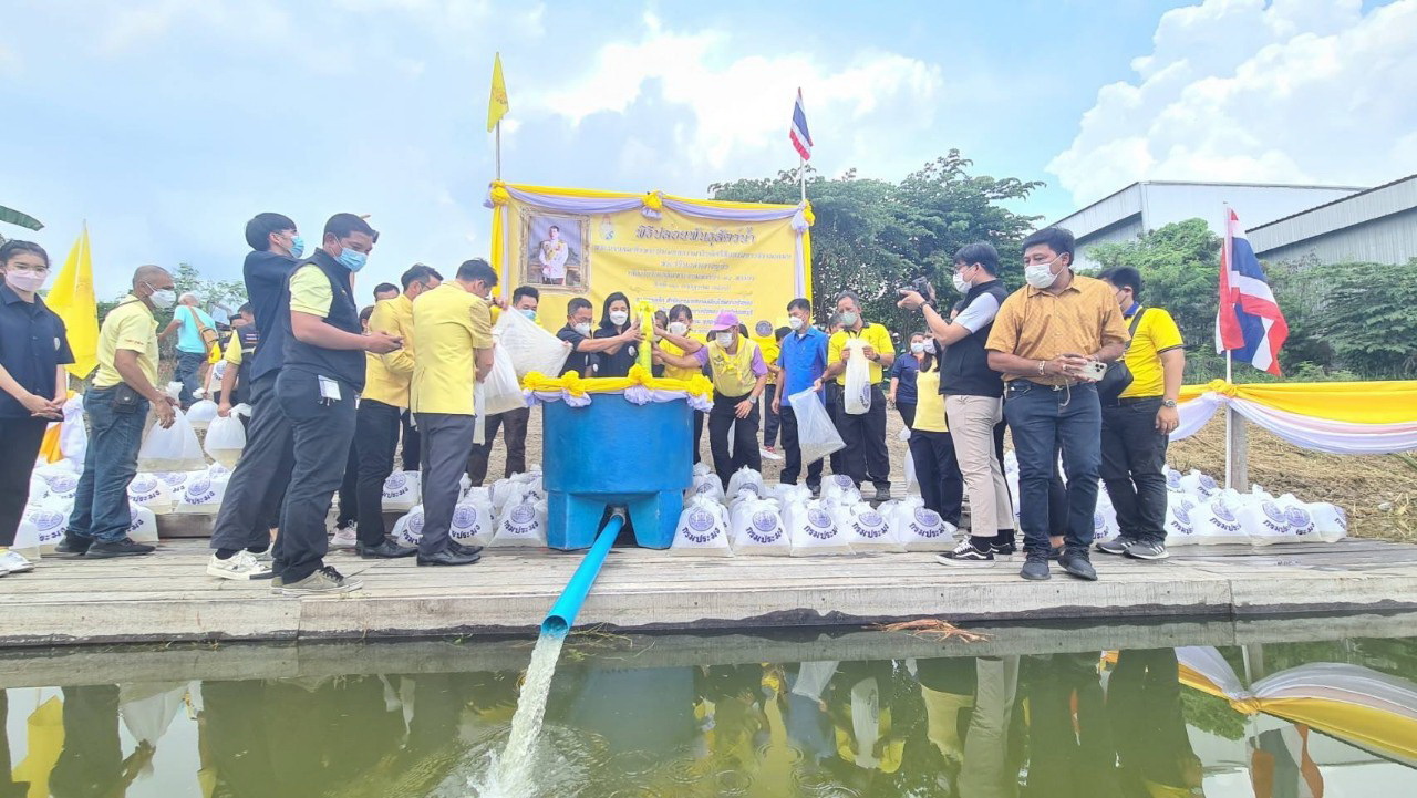คลินิกเกษตรเคลื่อนที่ & พิธีปล่อยพันธุ์สัตว์น้ำเนื่องในโอกาสวันเฉลิมพระชนมพรรษา 70 พรรษา พระบาทสมเด็จพระเจ้าอยู่หัว & Fisherman Market @Nonthaburi..คลิก
