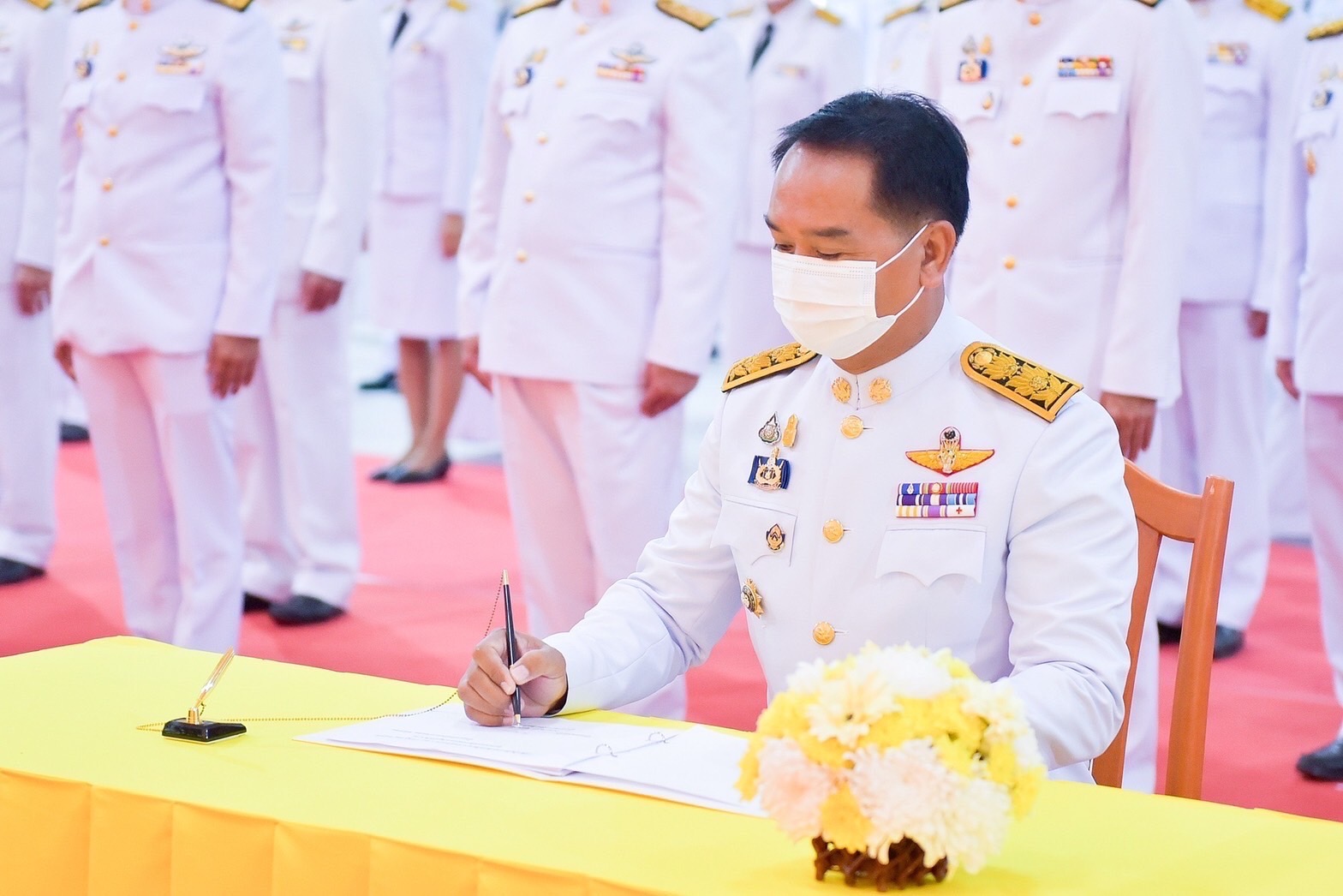 นางสาวชุติพร ฟูปิง หัวหน้ากลุ่มบริหารและยุทธศาสตร์ ร่วมพิธีทำบุญตักบาตรถวายเป็นพระราชกุศล ณ บริเวณลานข้างศาลากลางจังหวัดศรีสะเกษ อาคาร 3 อำเภอเมืองศรีสะเกษ และพิธีถวายสัตย์ปฏิญาณเพื่อเป็นข้าราชการที่ดีและพลังของแผ่นดิน..คลิก