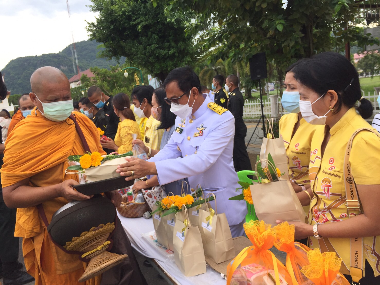 สำนักงานประมงจังหวัดพัทลุง  เข้าร่วมพิธีทำบุญตักบาตร ถวายเป็นพระราชกุศล พระบาทสมเด็จพระเจ้าอยู่หัว เนื่องในโอกาสวันเฉลิมพระชนมพรรษาพระบาทสมเด็จพระเจ้าอยู่หัว 28 กรกฎาคม 2565..คลิก