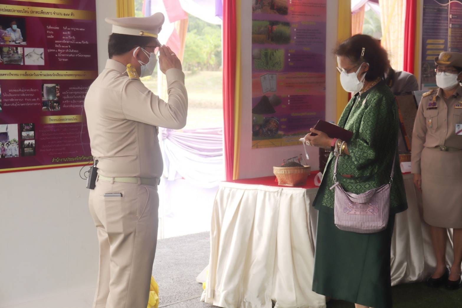 พลเอกหญิง สมเด็จพระกนิษฐาธิราชเจ้า กรมสมเด็จพระเทพรัตนราชสุดาฯ สยามบรมราชกุมารี ในวโรกาสเสด็จพระราชดําเนินเป็นการส่วนพระองค์ทรงปลูกข้าว ณ แปลงนาสาธิตการเกษตร พร้อมปล่อยพันธุ์ปลาตะเพียนขาวลงสู่แปลงนาสาธิตการเกษตร ณ โรงเรียนนายร้อยพระจุลจอมเกล้า อําเภอเมืองนครนายก จังหวัดนครนายก