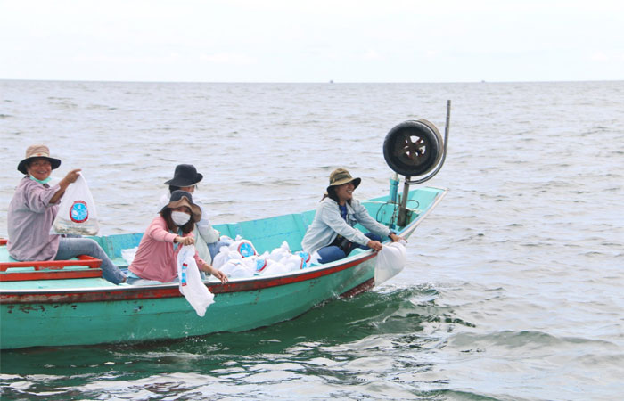 ปล่อยพันธุ์หอยหวาน และหอยสังข์กระโดด บริเวณแนวปะการังชายหาดเจ้าหลาว สะพานสุดขอบฟ้า อำเภอท่าใหม่ จังหวัดจันทบุรี..คลิก