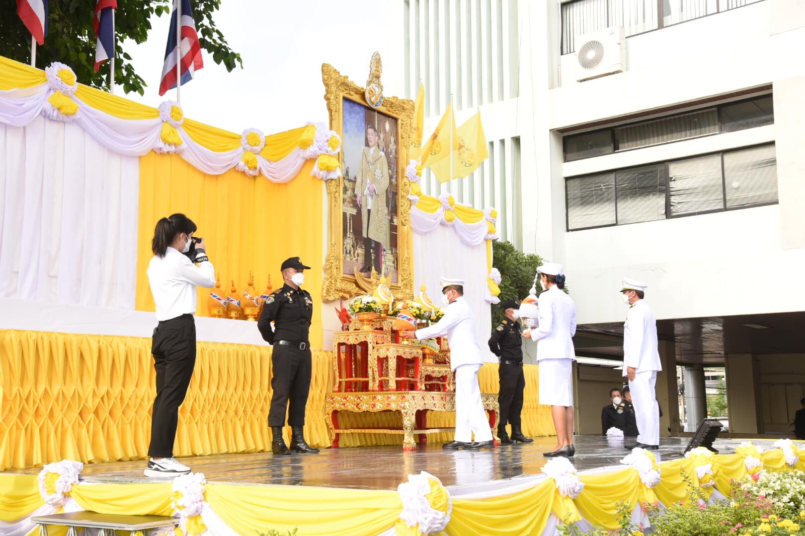 นายสุวัฐน์ วงศ์สุวัฒน์ เลขานุการกรม พร้อมด้วยข้าราชการและเจ้าหน้าที่กรมประมง ร่วมงานเฉลิมพระเกียรติเนื่องในโอกาสมหามงคลวันเฉลิมพระชนมพรรษาพระบาทสมเด็จพระปรเมนทรรามาธิบดีศรีสินทรมหาวชิราลงกรณ พระวชิรเกล้าเจ้าอยู่หัว 28 กรกฎาคม 2565..คลิก