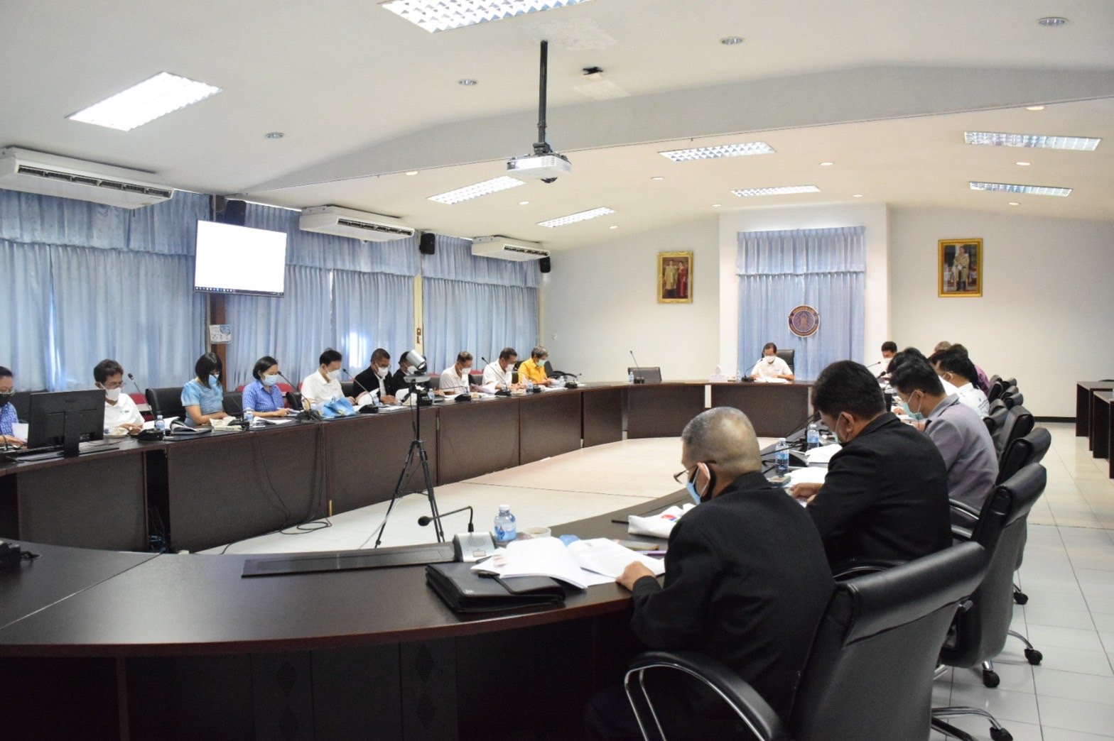 นายเฉลิมชัย สุวรรณรักษ์ อธิบดีกรมประมง เป็นประธานการประชุมคณะกรรมการประเมินบุคคลเพื่อการย้าย หรือการโอน ข้าราชการพลเรือนสามัญเพื่อแต่งตั้งให้ดำรงตำแหน่งประเภททั่วไป ระดับชำนาญงาน หรือระดับอาวุโส ของกรมประมง ครั้งที่ 1/2565