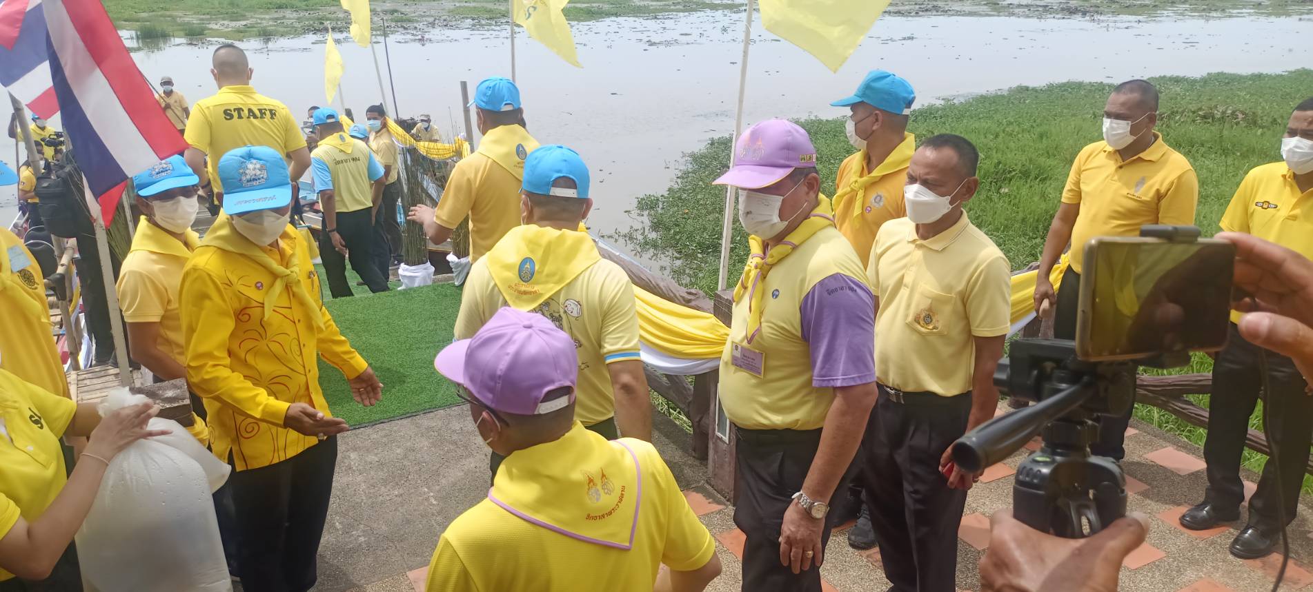 สำนักงานประมงจังหวัด เข้าร่วมกิจกรรมจิตอาสา ปลูกป่า เฉลิมพระเกียรติพระบาทสมเด็จพระเจ้าอยู่หัว เนื่องในโอกาสมหามงคล..คลิก