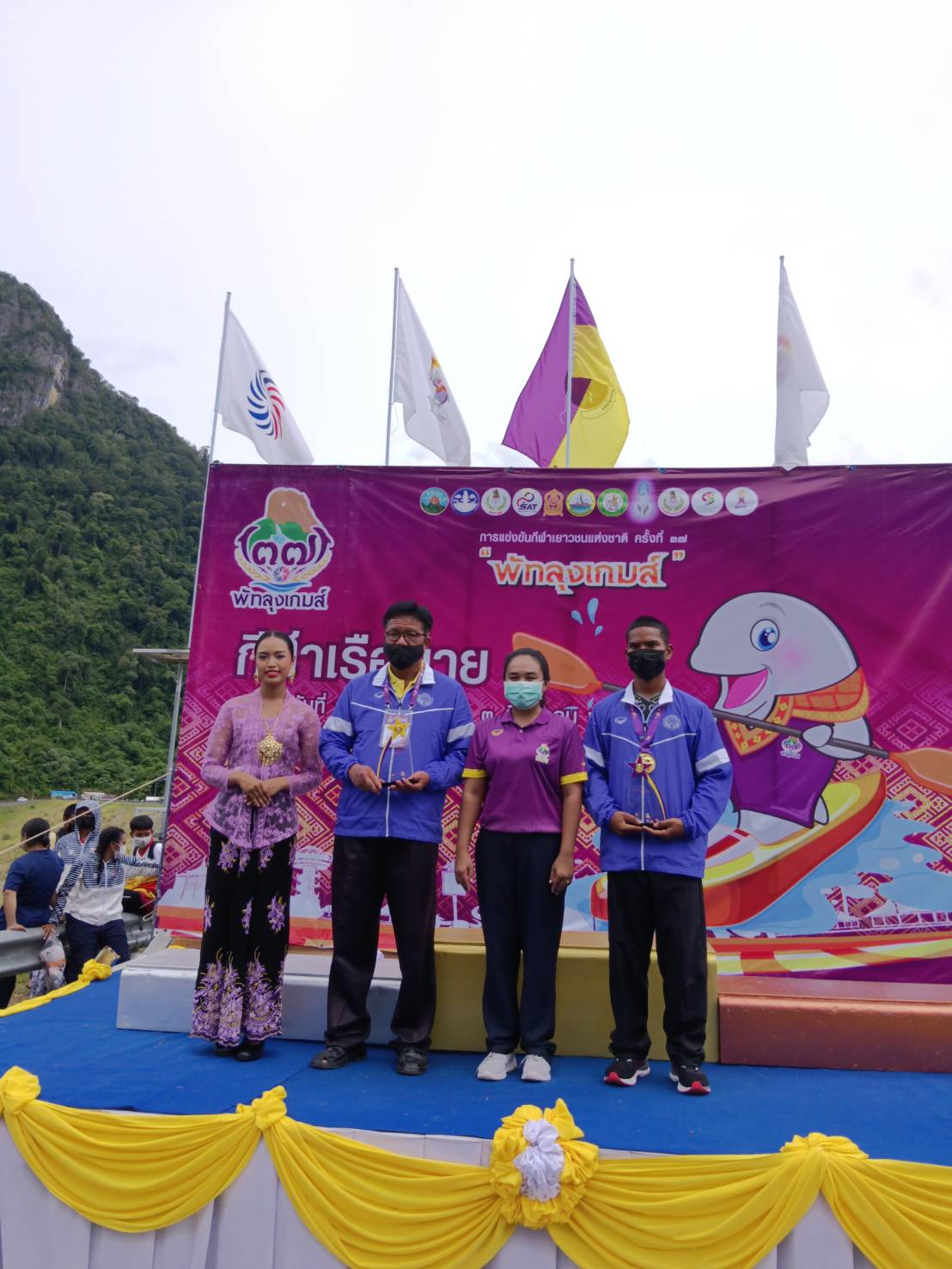 ประมงอำเภอตะโหมด ร่วมมอบโล่รางวัล(ประเภทเรือพาย) นักกีฬาดีเด่น และผู้ฝึกสอนดีเด่น ประเภทเรือแคนู ในการแข่งขันกีฬาเยาวชนแห่งชาติ ครั้งที่ 37..คลิก