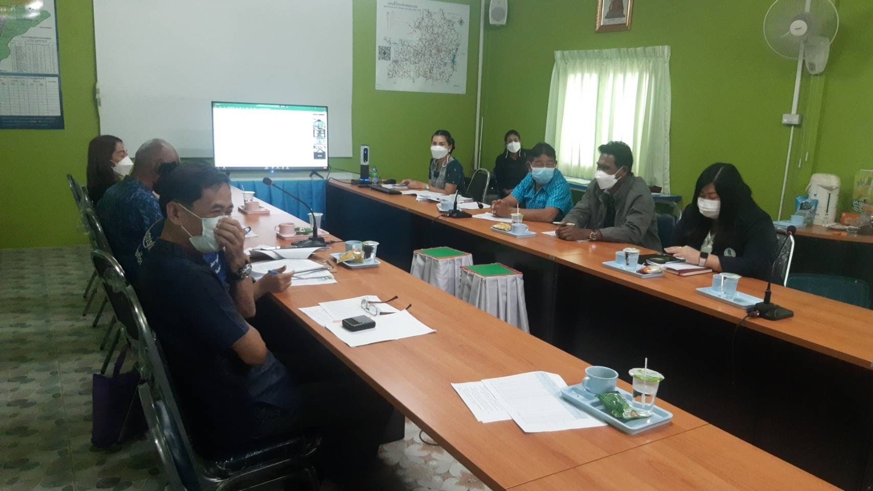 ประมงอำเภอวารินชำราบ  ร่วมประชุมคณะทำงานศูนย์อำนวยการปฏิบัติการขจัดความยากจนและพัฒนาคนทุกช่วงวัยอย่างยังยืนตามหลักปรัชญาของเศรษฐกิจพอเพียง  (ศจพ.อ.) อำเภอสำโรง..คลิก