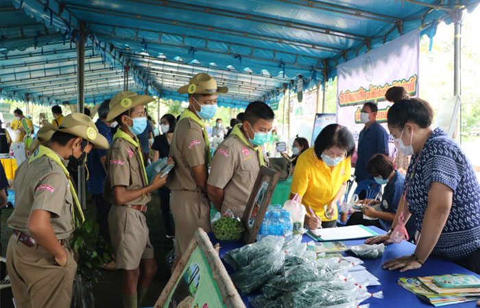 โครงการคลินิกเกษตรเคลื่อนที่ในพระราชานุเคราะห์ สมเด็จพระบรมโอรสาธิราช ฯ สยามกุฎราชกุมารณ สวนสะพานหินจันทบุรี (เขื่อนพลังน้ำคีรีธาร) ม.3 ต.บ่อเวฬุ อ.ขลุง จ.จันทบุรี..คลิก