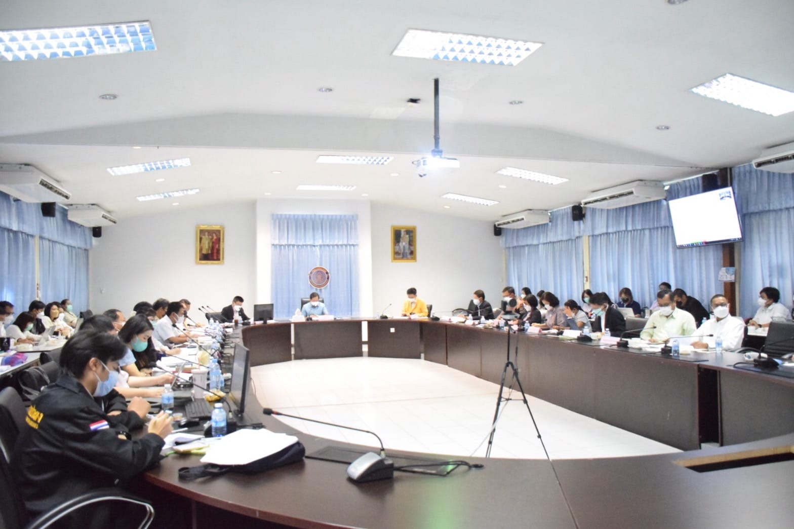 นายเฉลิมชัย สุวรรณรักษ์ อธิบดีกรมประมง เป็นประธานการประชุมติดตามการดำเนินงานป้องกันการทำประมง IUU ในรอบปี 2565