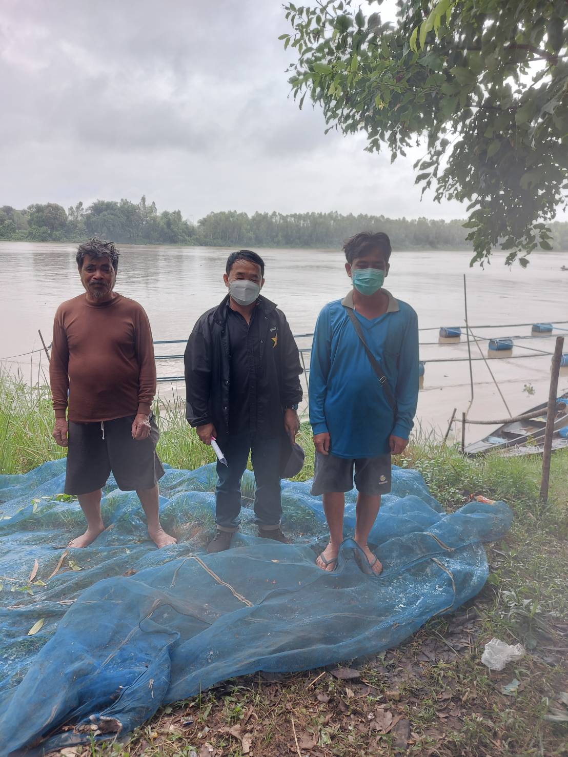  ประมงอำเภอพิบูลมังสาหาร ลงพื้นที่ตำบลโพธิ์ไทร อำเภอพิบูลฯเพื่อตรวจสอบผู้ขออนุญาตเลี้ยงปลาในกระชัง ในพื้นที่อำเภอพิบูลมังสาหาร 