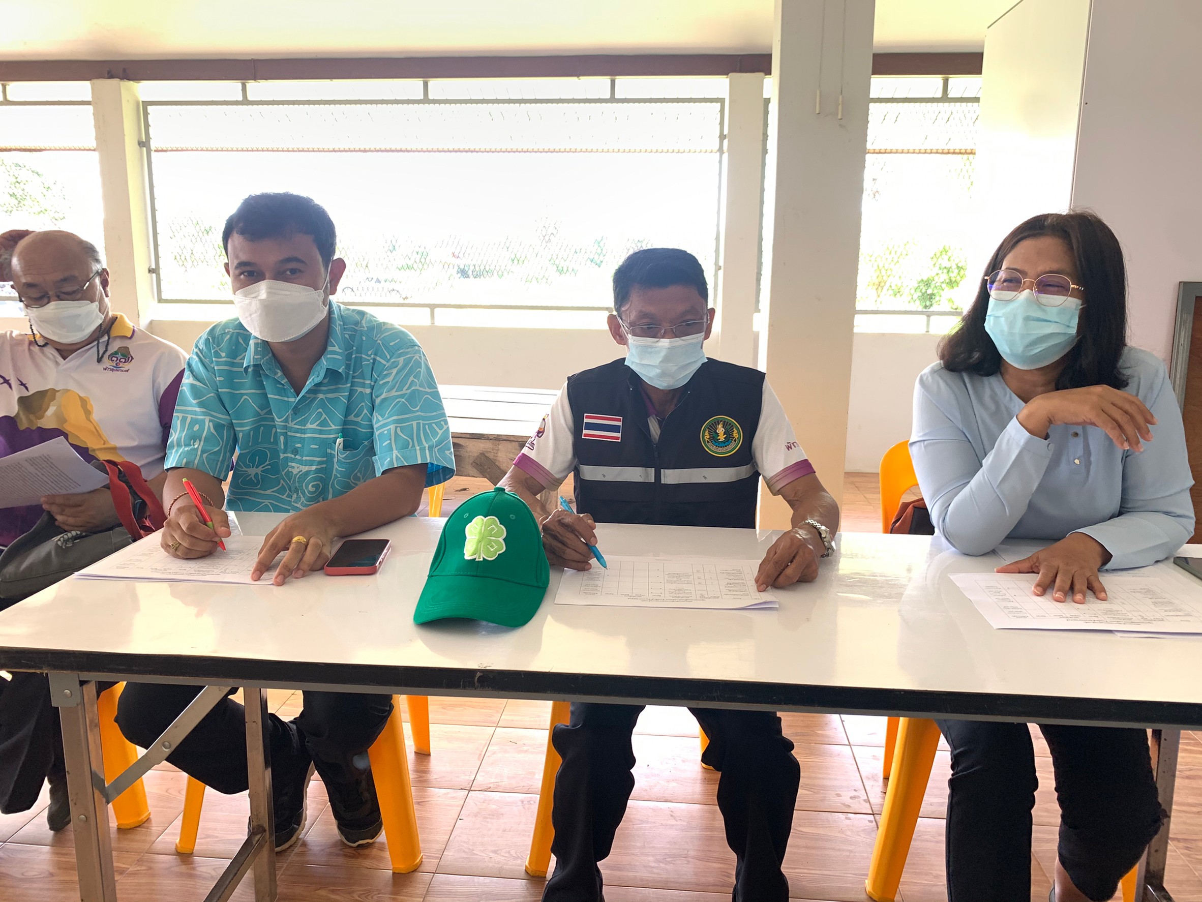 สำนักงานประมงจังหวัดพัทลุง ลงพื้นที่ติดตามเยี่ยมเยียนแปลงต้นแบบจากโครงการ ๑ ตำบล ๑ กลุ่มเกษตรทฤษฎีใหม่ พ.ศ. ๒๕๖๔