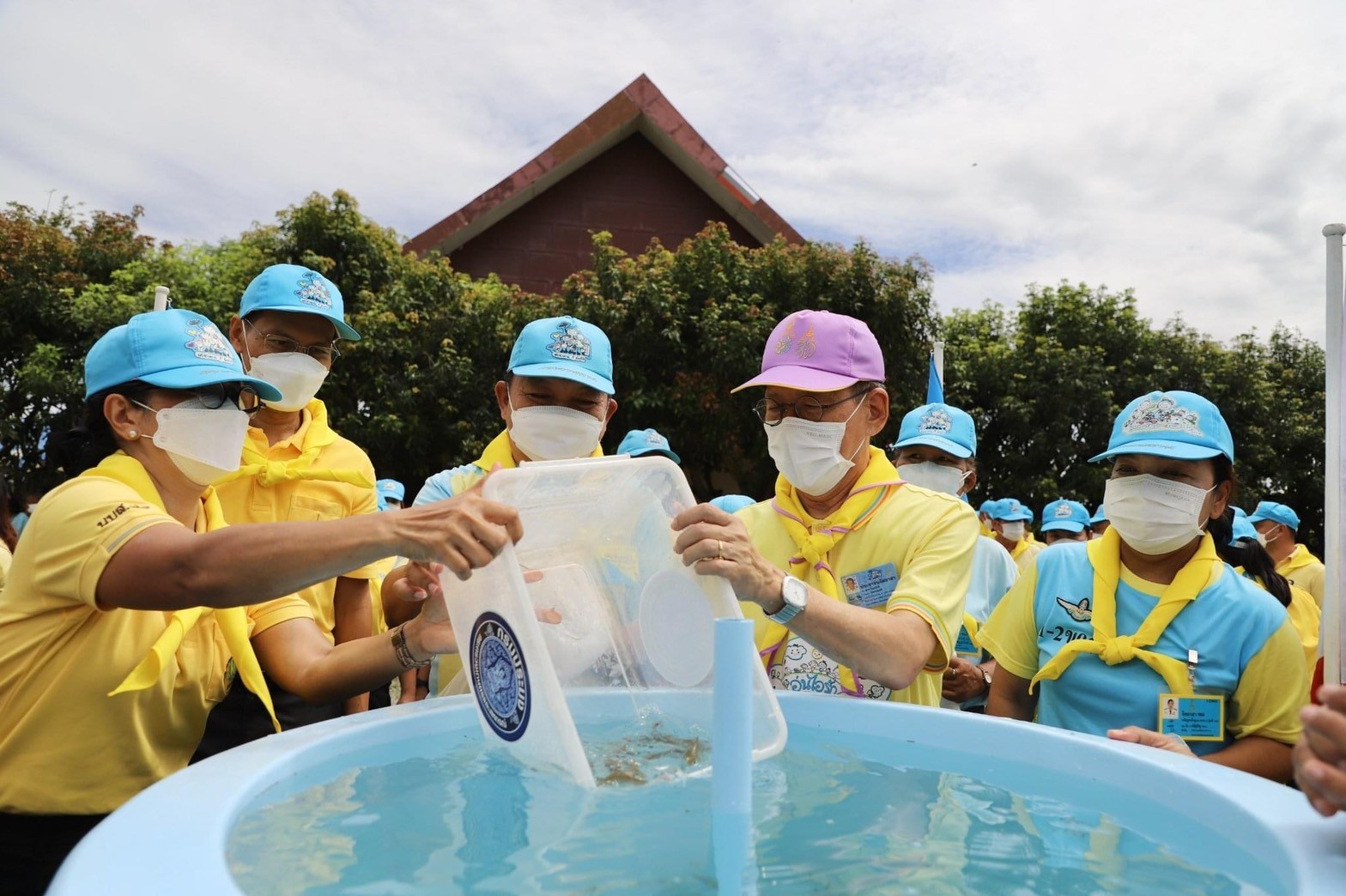 ศูนย์ฯ อ่างทอง ร่วมปล่อยพันธุ์สัตว์น้ำในกิจจกรรมจิตอาสาบำเพ็ญสาธารณประโยชน์และบำเพ็ญสาธารณกุศลเฉลิมพระเกียรติสมเด็จพระนางเจ้าสิริกิติ์ พระบรมราชินีนาถ พระบรมราชชนนีพันปีหลวง ณ ฟาร์มตัวอย่างในสมเด็จพระนางเจ้าสิริกิติ์ พระบรมราชินีนาถ บ้านยางกลาง..คลิก