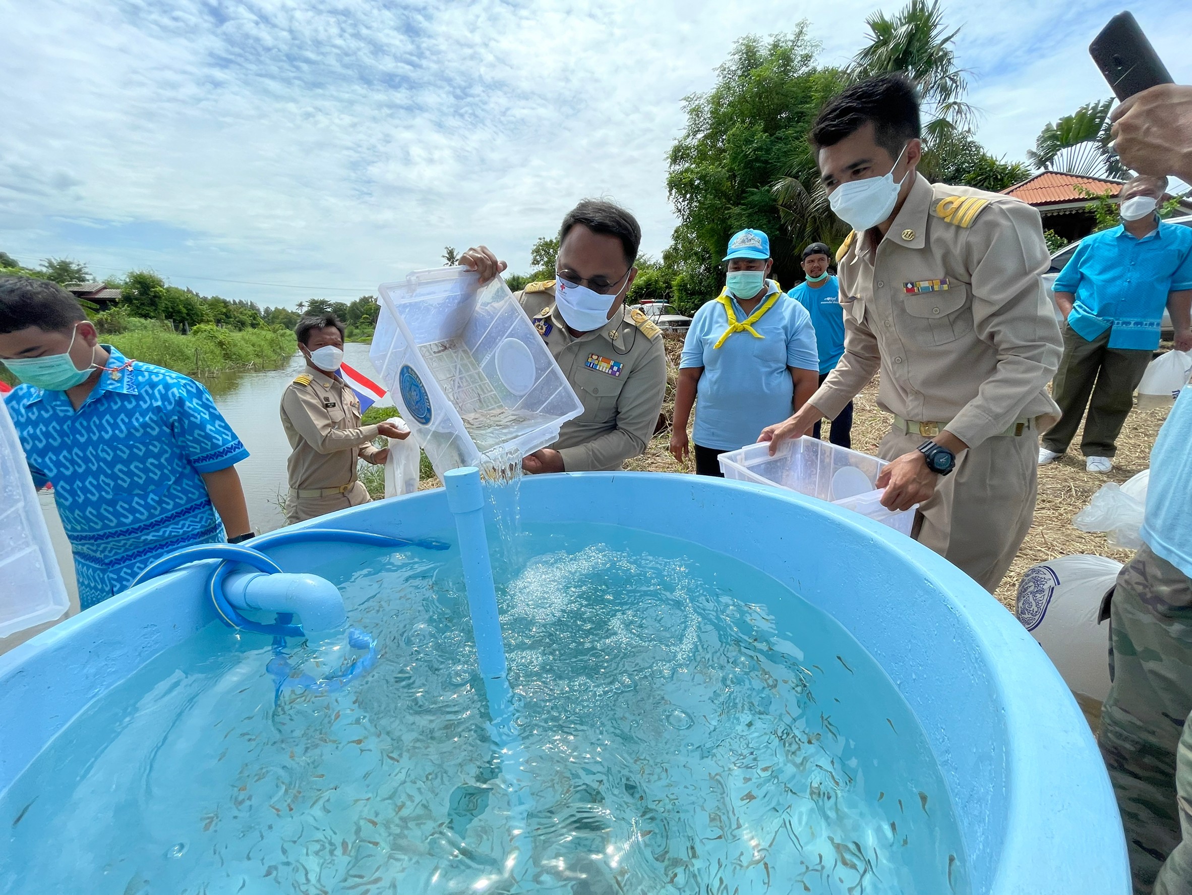 ศูนย์ฯ อ่างทอง ร่วมพิธีทำบุญตักบาตร ณ องค์การบริหารส่วนตำบลชัยฤทธิ์ และปล่อยพันธุ์สัตว์น้ำในกิจกรรมเฉลิมพระเกียรติสมเด็จพระนางเจ้าสิริกิติ์ พระบรมราชินีนาถ พระบรมราชชนนีพันปีหลวง เนื่องในโอกาสมหามงคลเฉลิมพระชนมพรรษา 90 พรรษา 12 สิงหาคม 2565 ณ คลองบางศาลา ตำบลชัยฤทธิ์ อำเภอไชโย จังหวัดอ่างทอง..คลิก