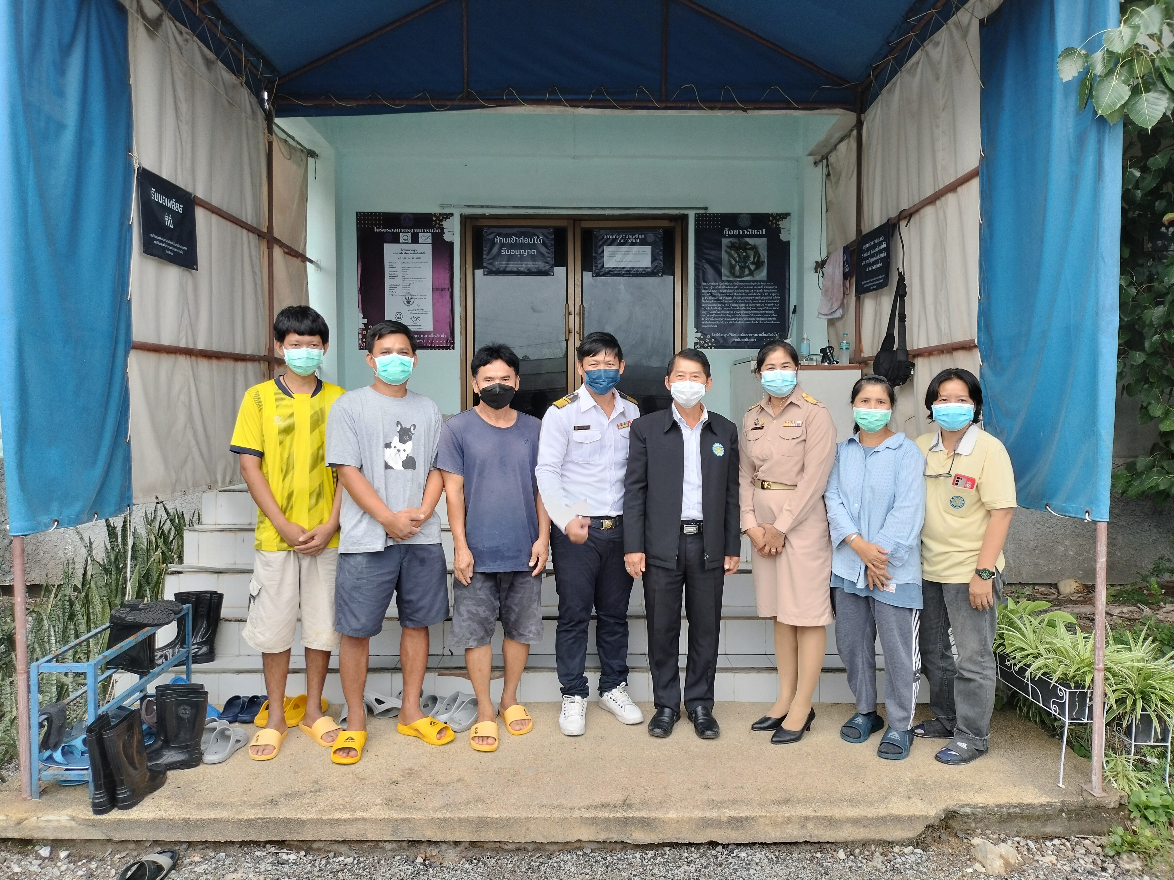 นายประพันธ์  ลีปายะคุณ  รองอธิบดีกรมประมง ลงพื้นที่ติดตามการแก้ไขปัญหาการส่งออกลูกพันธุ์ปลากะพงขาว ณ ศพช.ฉะเชิงเทรา