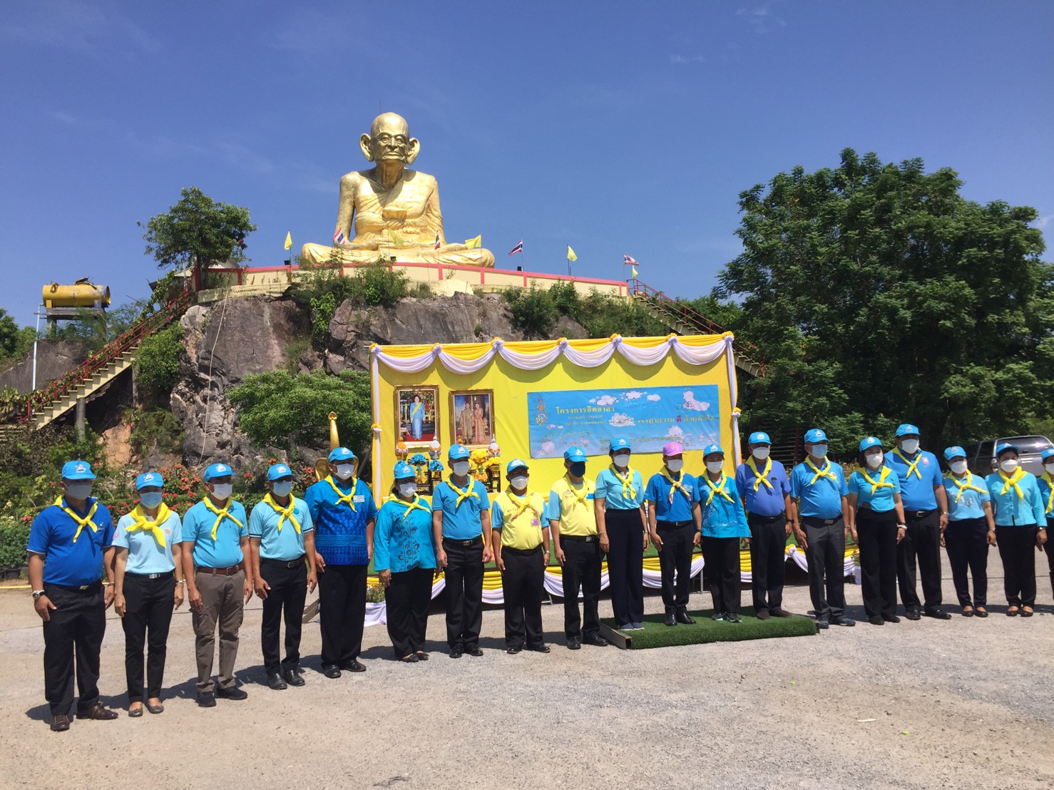 สำนักงานประมงจังหวัดพัทลุง ร่วมกิจกรรมจิตอาสาบำเพ็ญ ประโยชน์และปลูกต้นไม้ เฉลิมพระเกียรติ สมเด็จพระนางเจ้าสิริกิติ์ พระบรมราชินีนาถ พระบรมราชชนนีพันปีหลวง