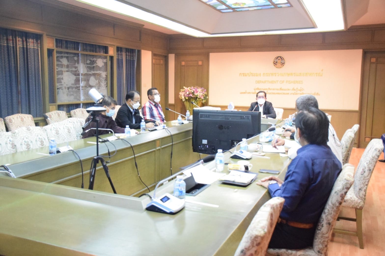 นายเฉลิมชัย สุวรรณรักษ์ อธิบดีกรมประมง เป็นประธานการประชุมผู้ตรวจราชการกรม..คลิก
