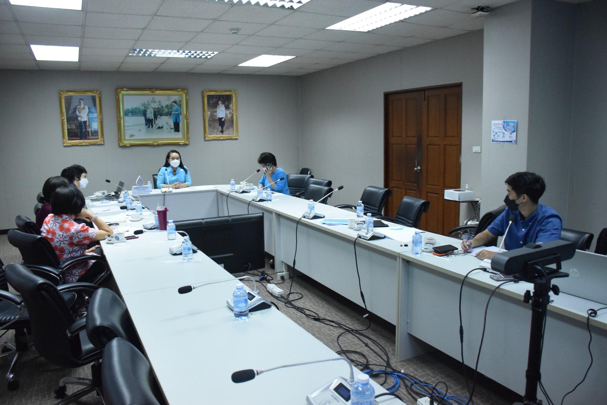 นางเพราลัย นุชหมอน รักษาการผู้ทรงคุณวุฒิด้านการจัดการประมง เป็นประธานการประชุมพิจารณากรอบวงเงินงบประมาณโครงการวิจัย เพื่อจัดทำคำขอรับงบประมาณ ประจำปี 2567..คลิก