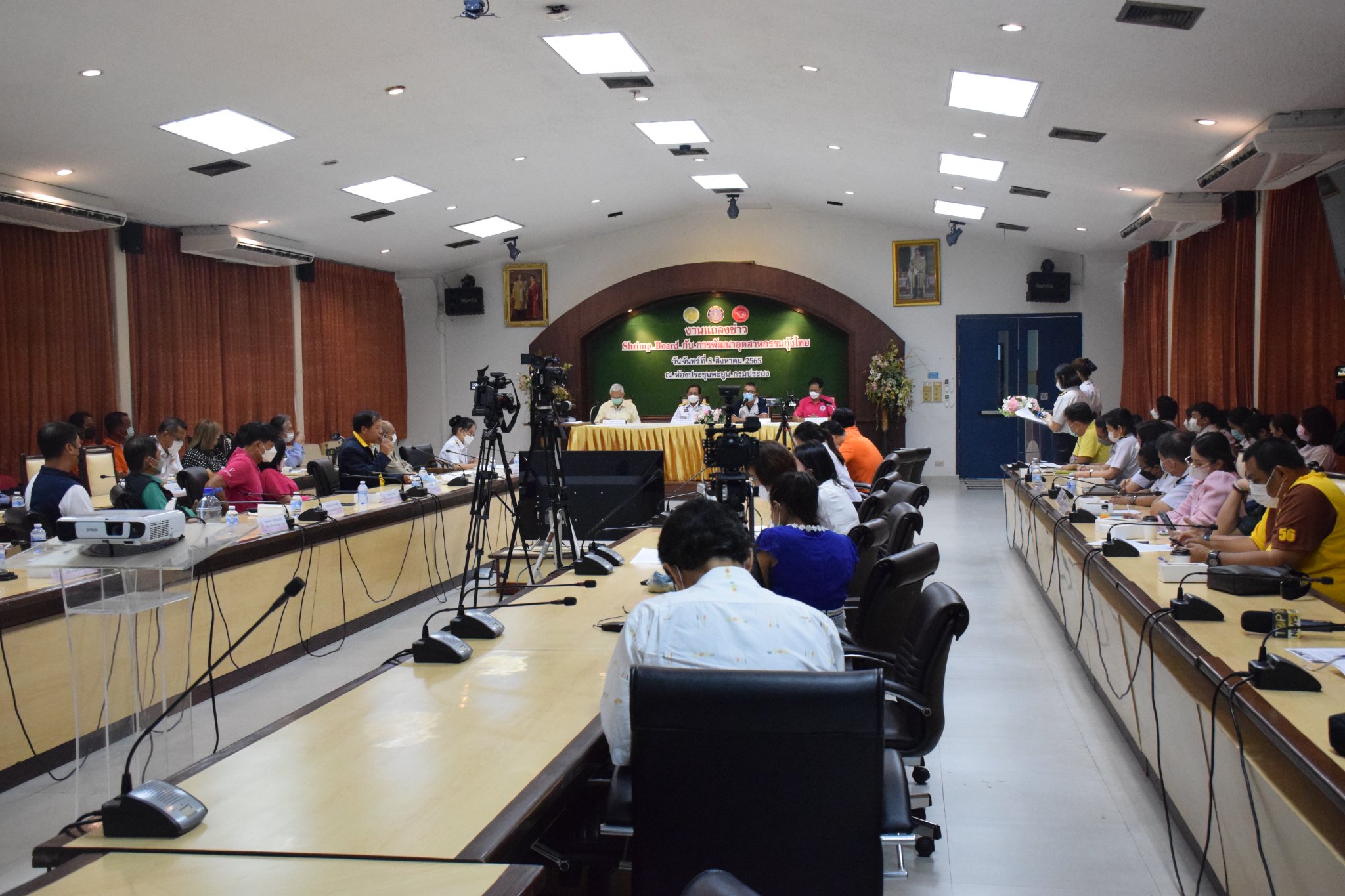 กรมประมงจับมือ Shrimp Board..แถลงผลงานการพัฒนาอุตสาหกรรมกุ้งไทย พร้อมดันผลผลิตกุ้งทะเลให้ได้ 4 แสนตัน ในปี 2566 มั่นใจการนำเข้ากุ้งทะเลจากอินเดียและเอกวาดอร์ไม่กระทบผลผลิตและราคาในประเทศ..คลิก